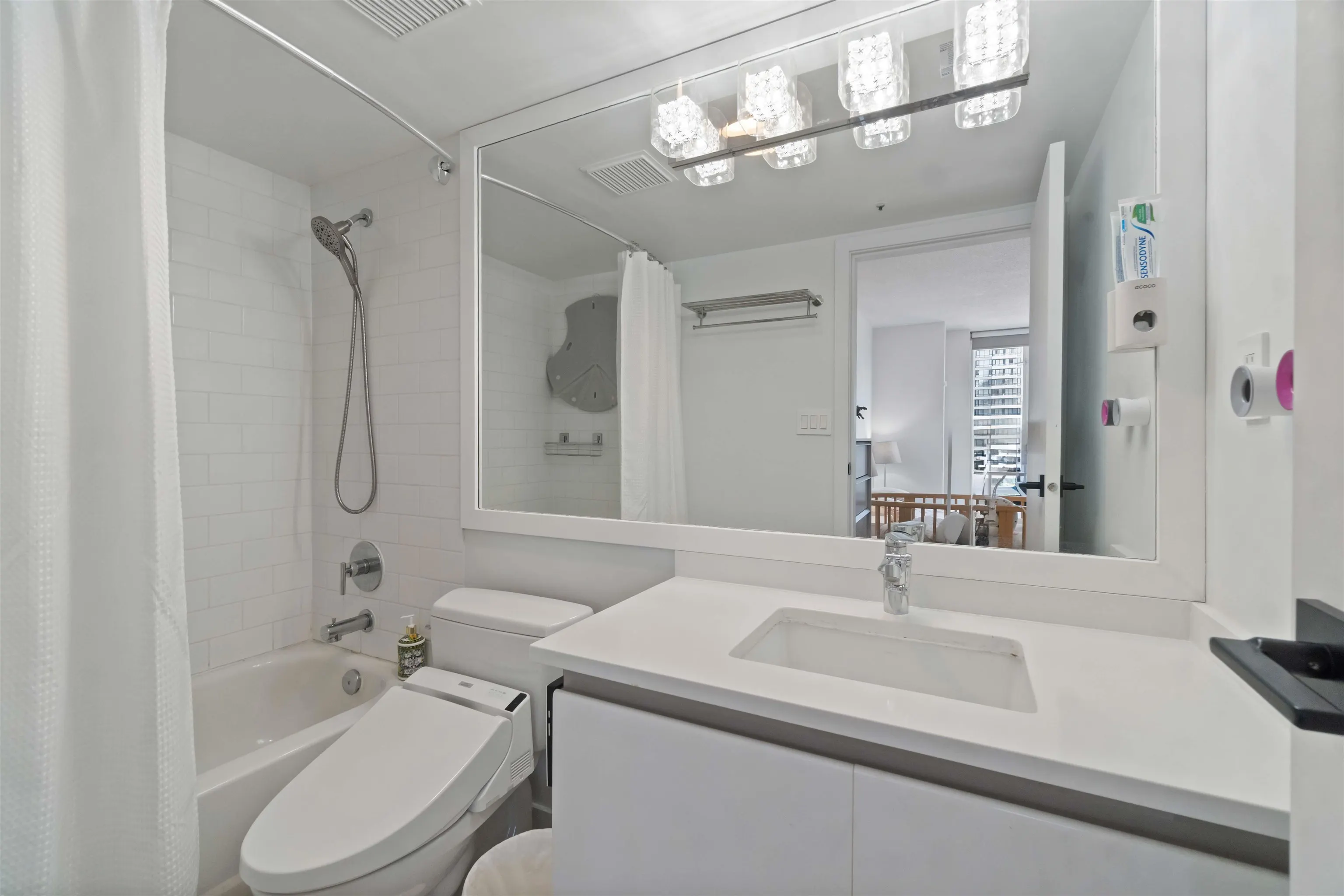 1303 930 Cambie Street