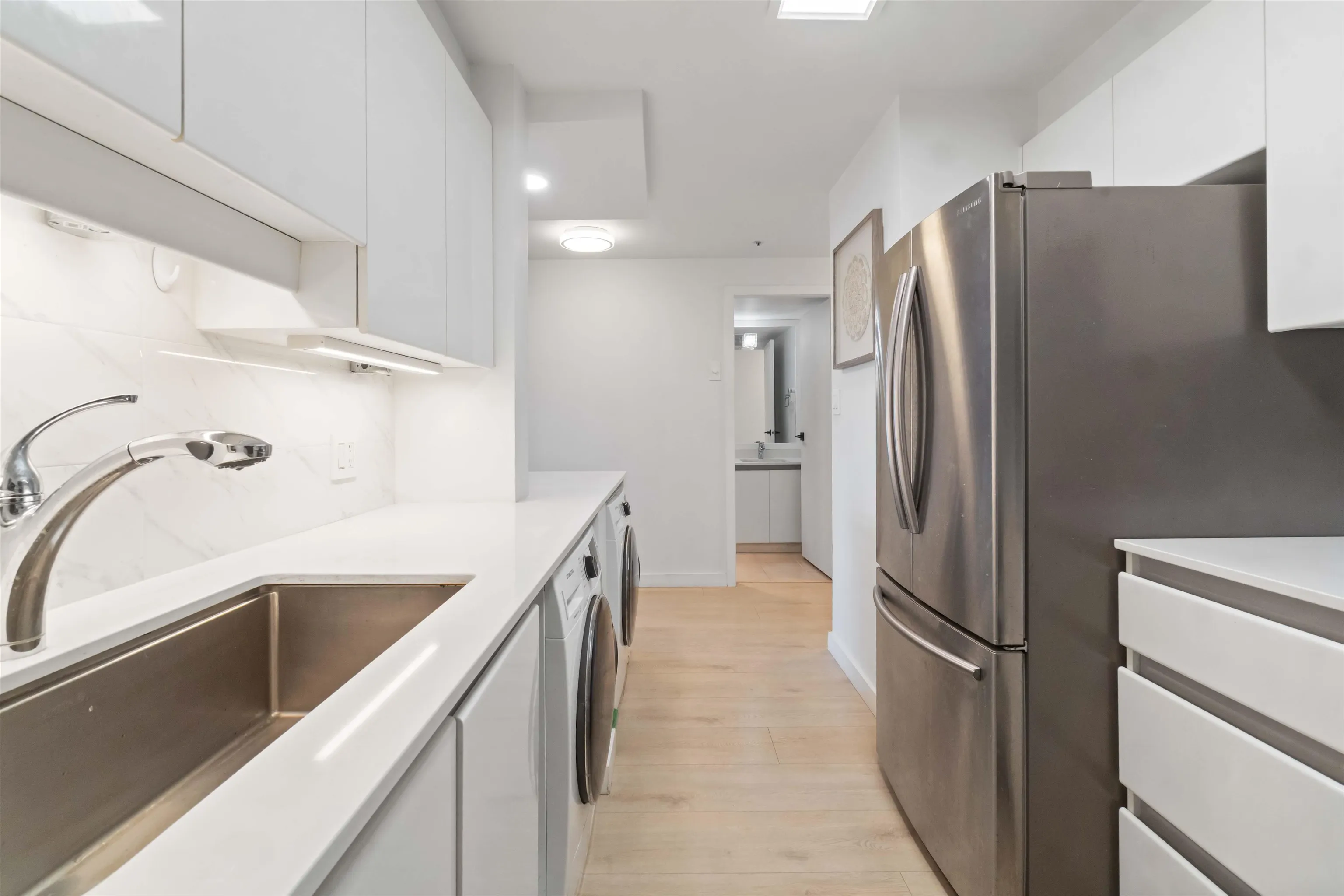 1303 930 Cambie Street