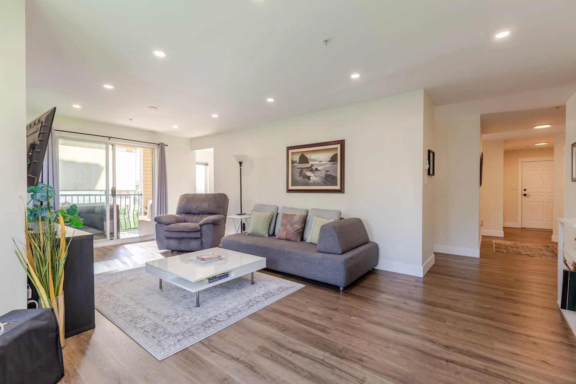 202 3172 Gladwin Road