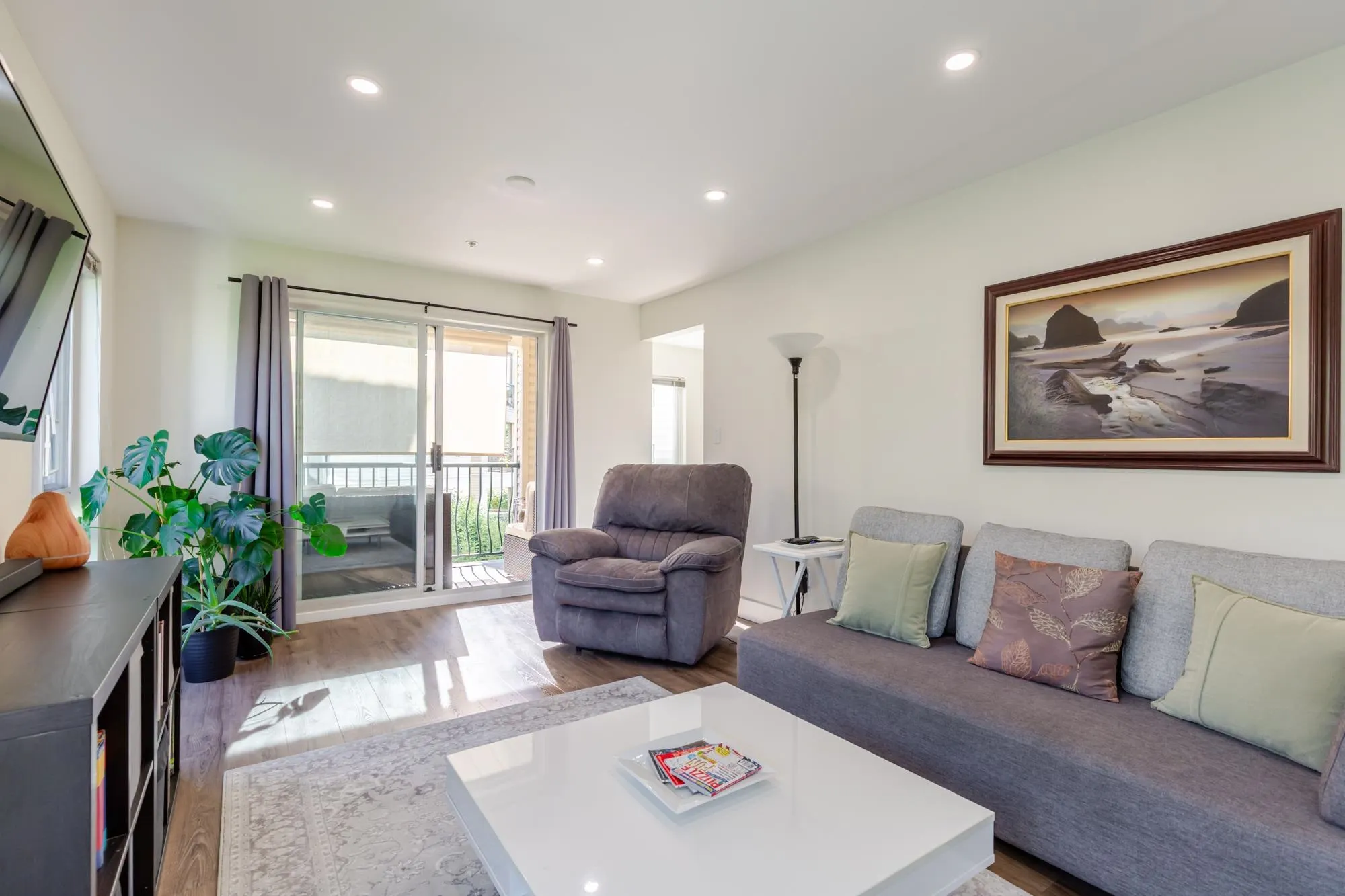 202 3172 Gladwin Road