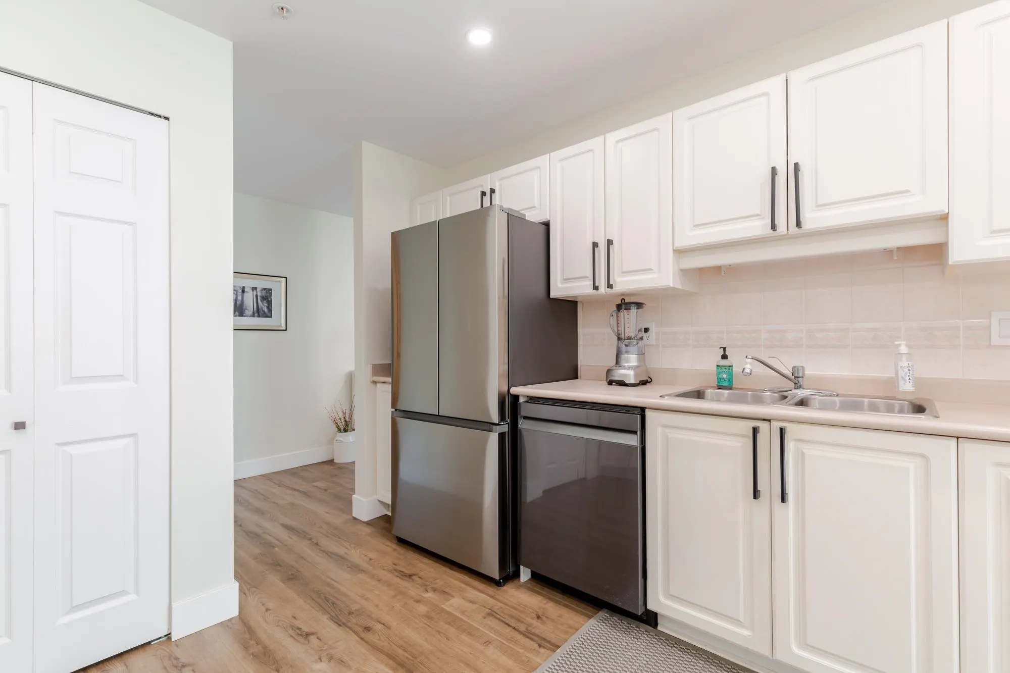 202 3172 Gladwin Road