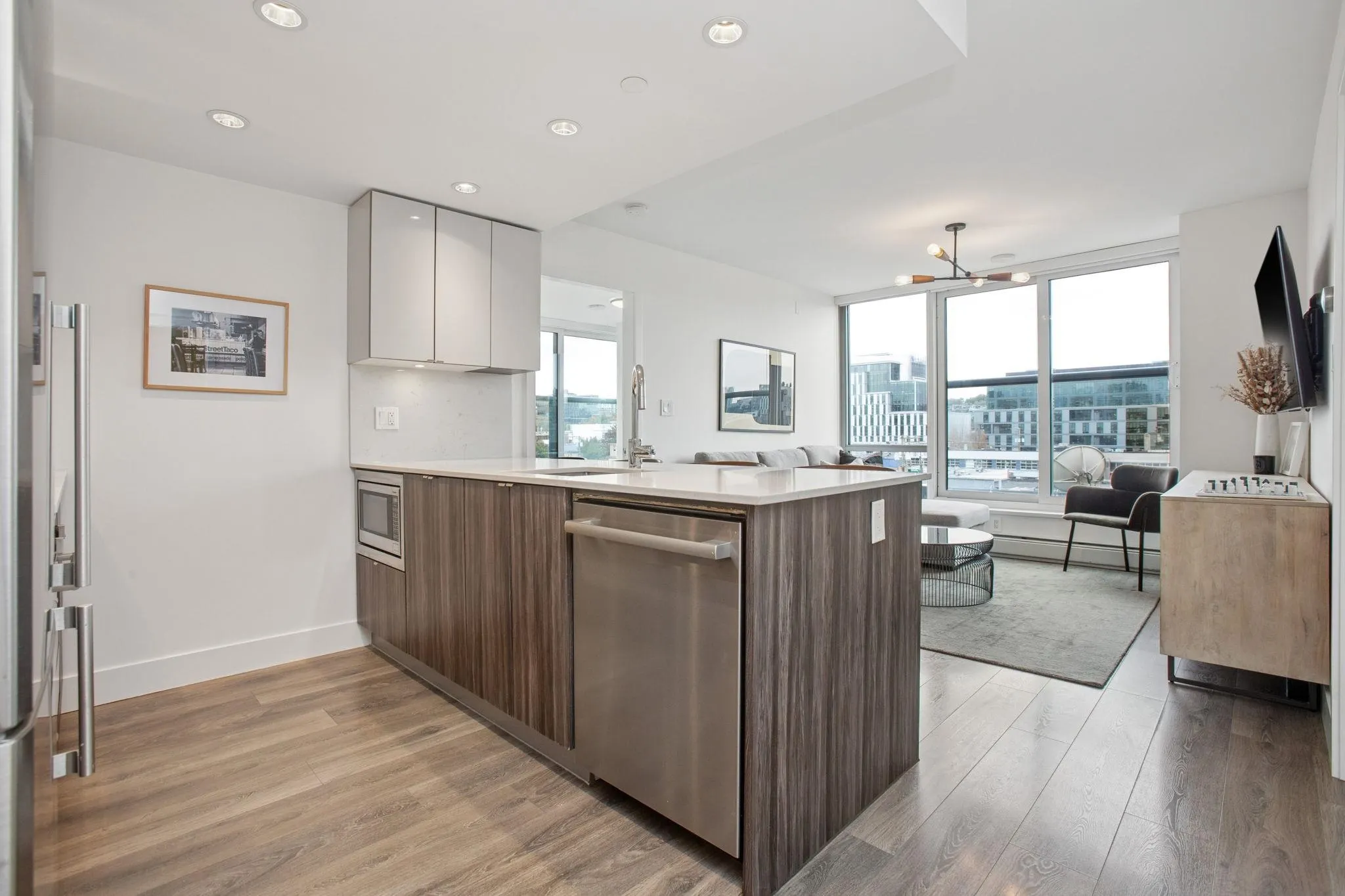 607 1788 Columbia Street