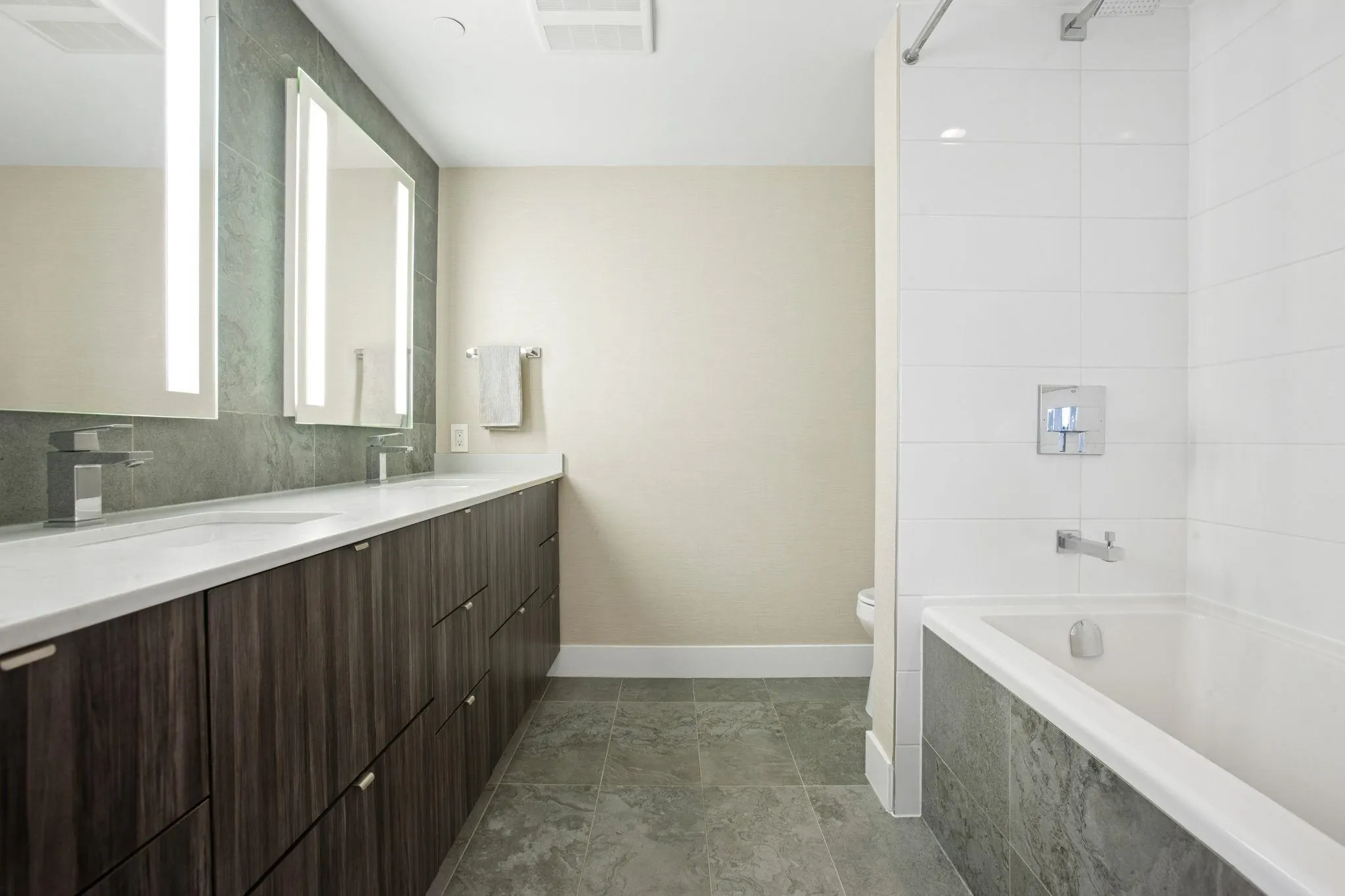 607 1788 Columbia Street