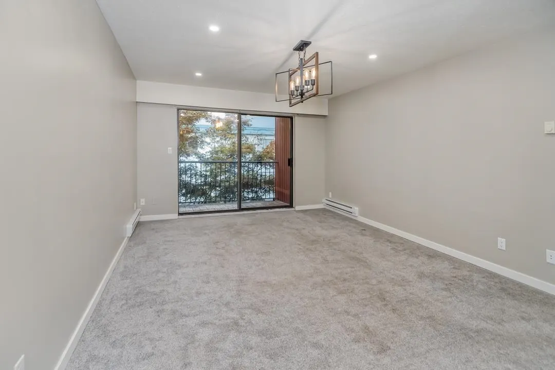 330 1735 Agassiz-Rosedale Highway No 9 Highway
