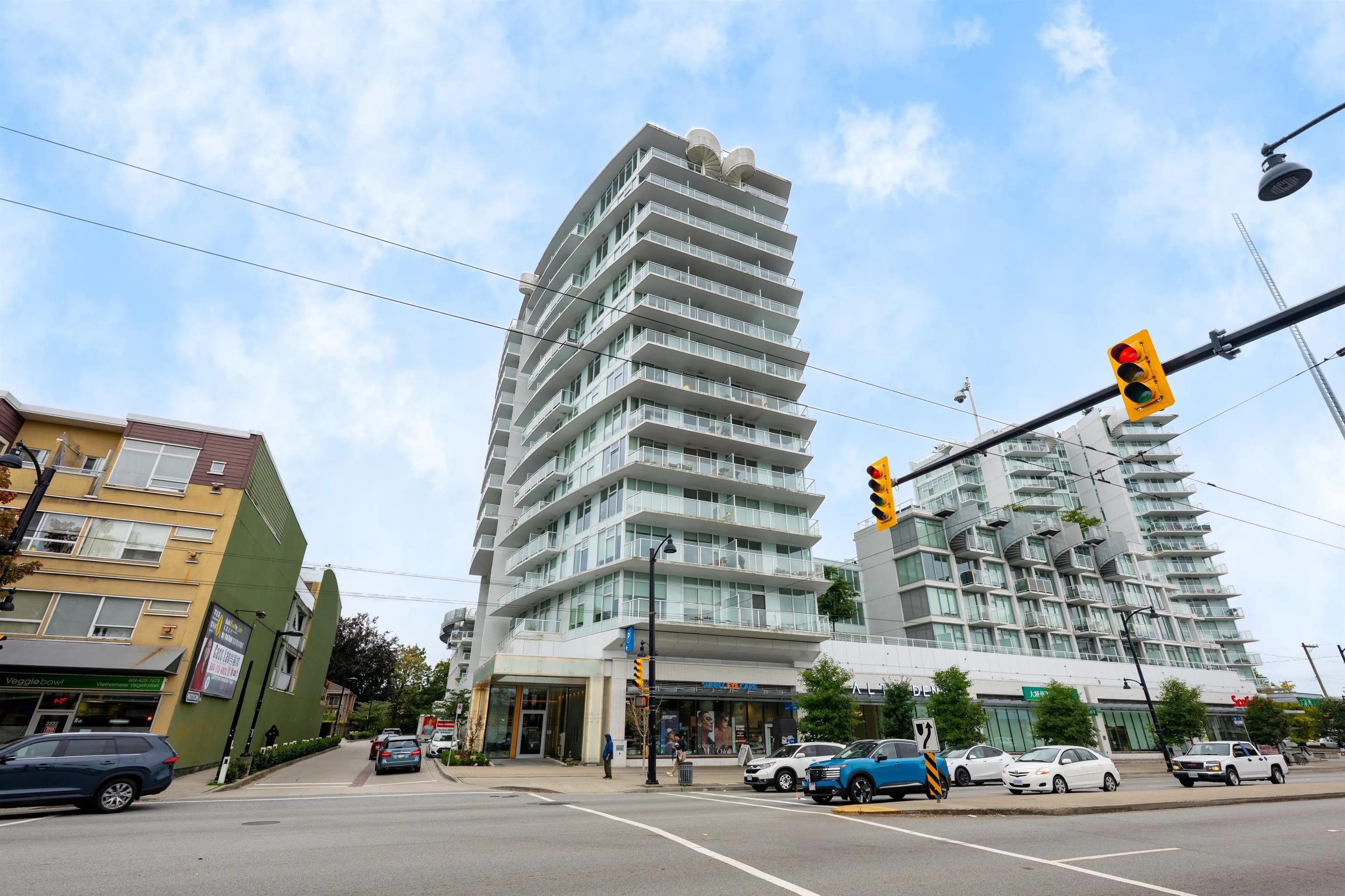 1606 2220 Kingsway