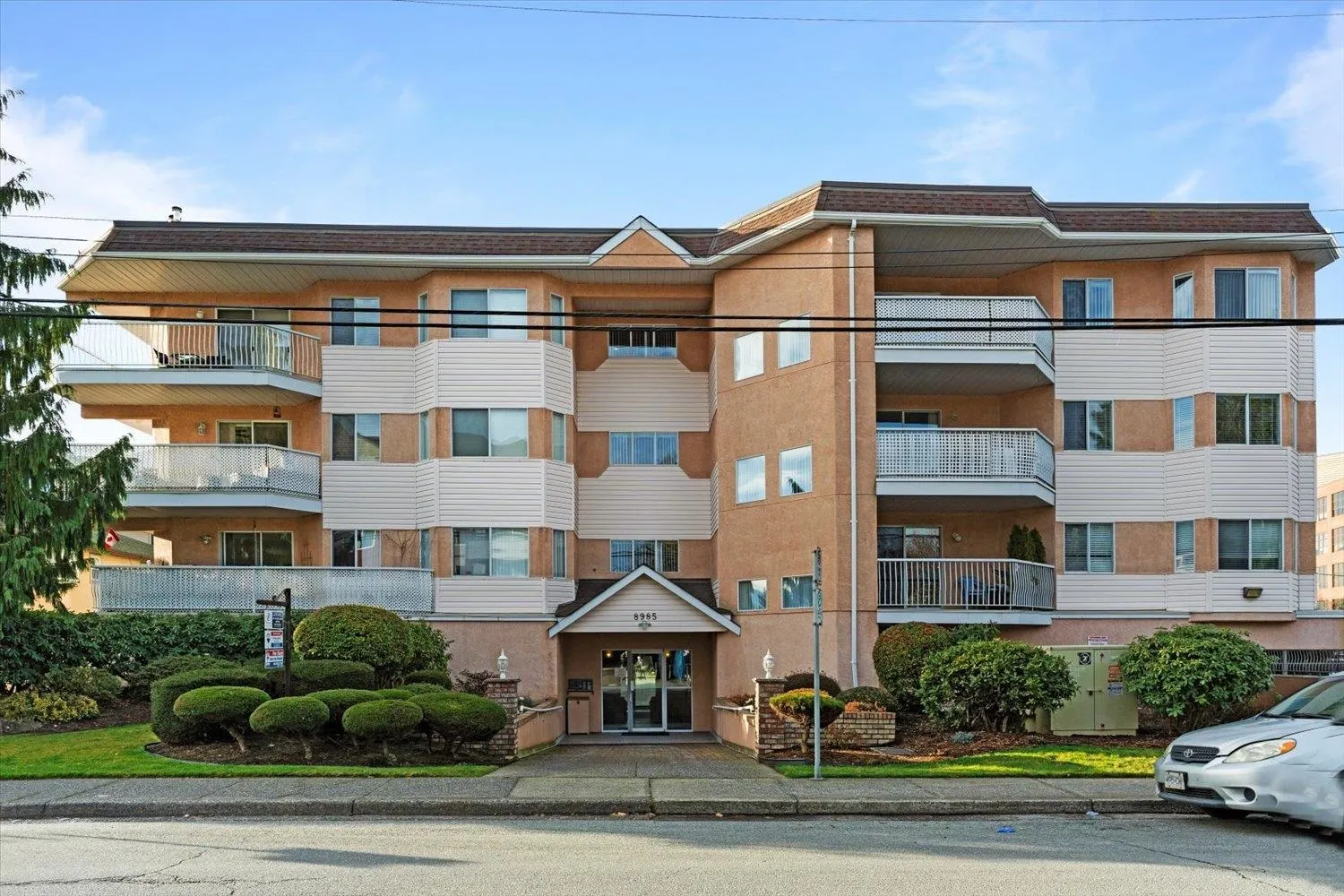 201 8985 Mary Street