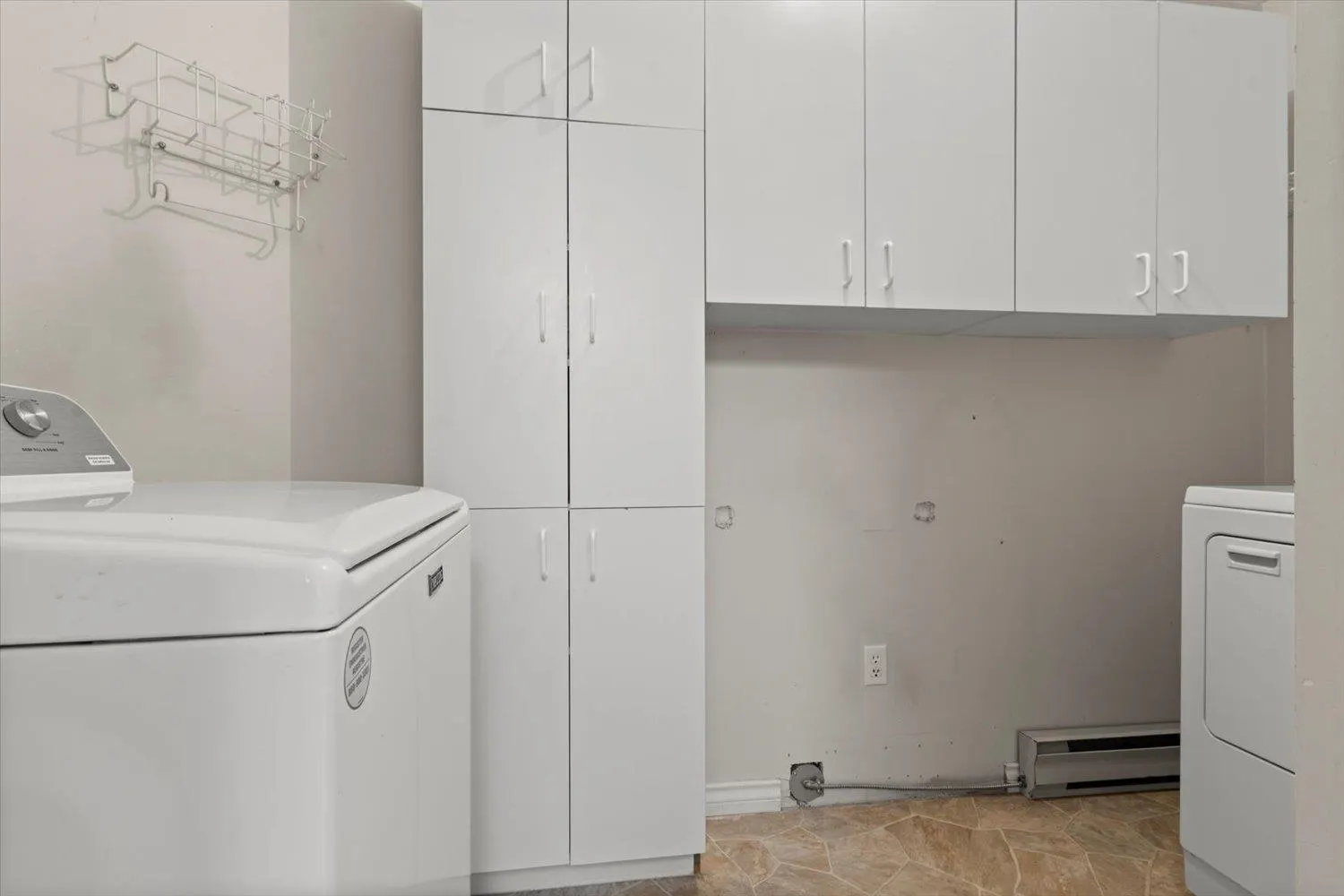 201 8985 Mary Street