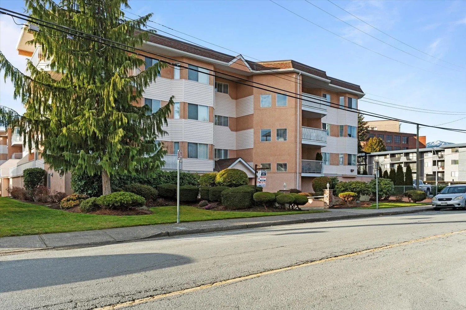 201 8985 Mary Street