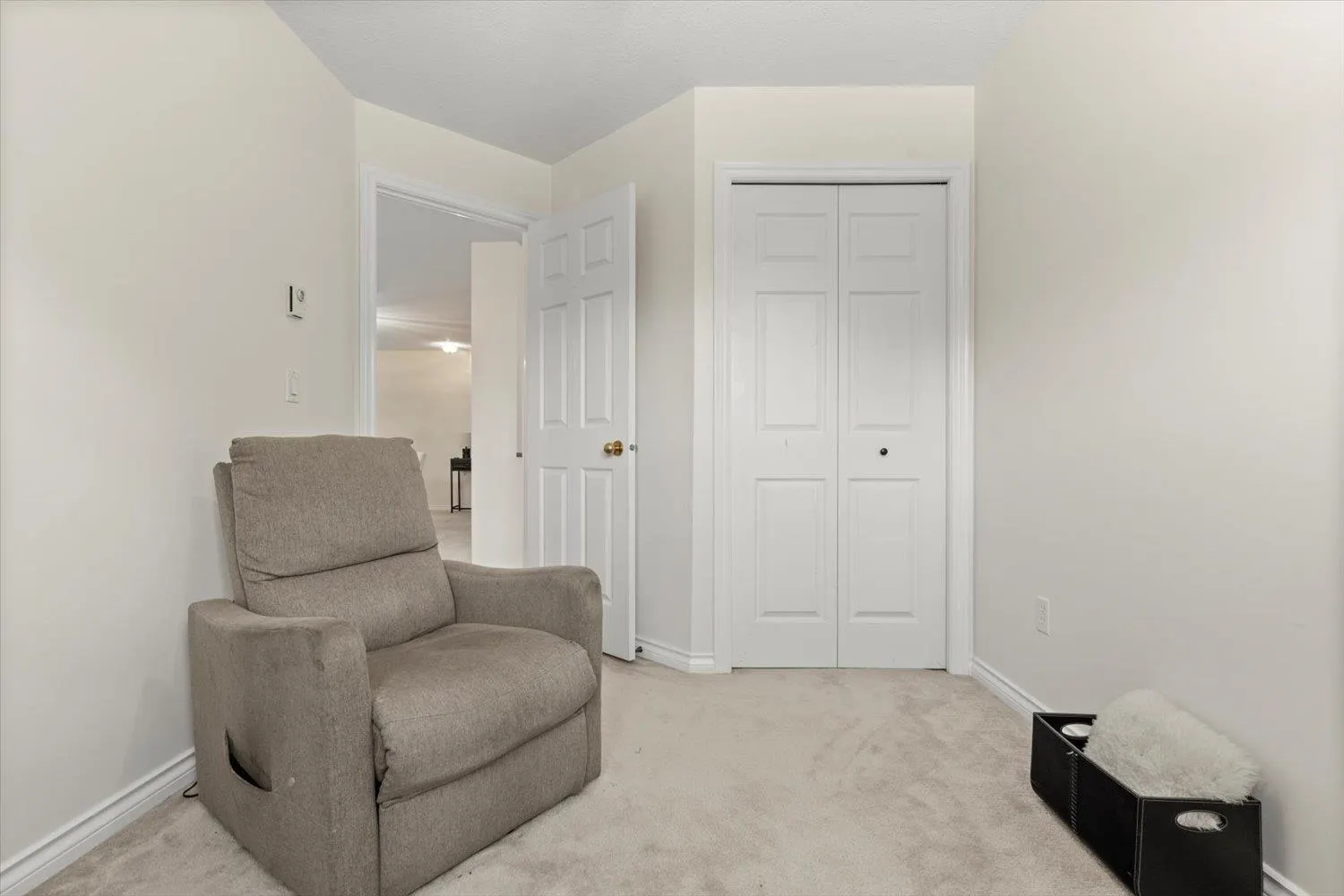 201 8985 Mary Street