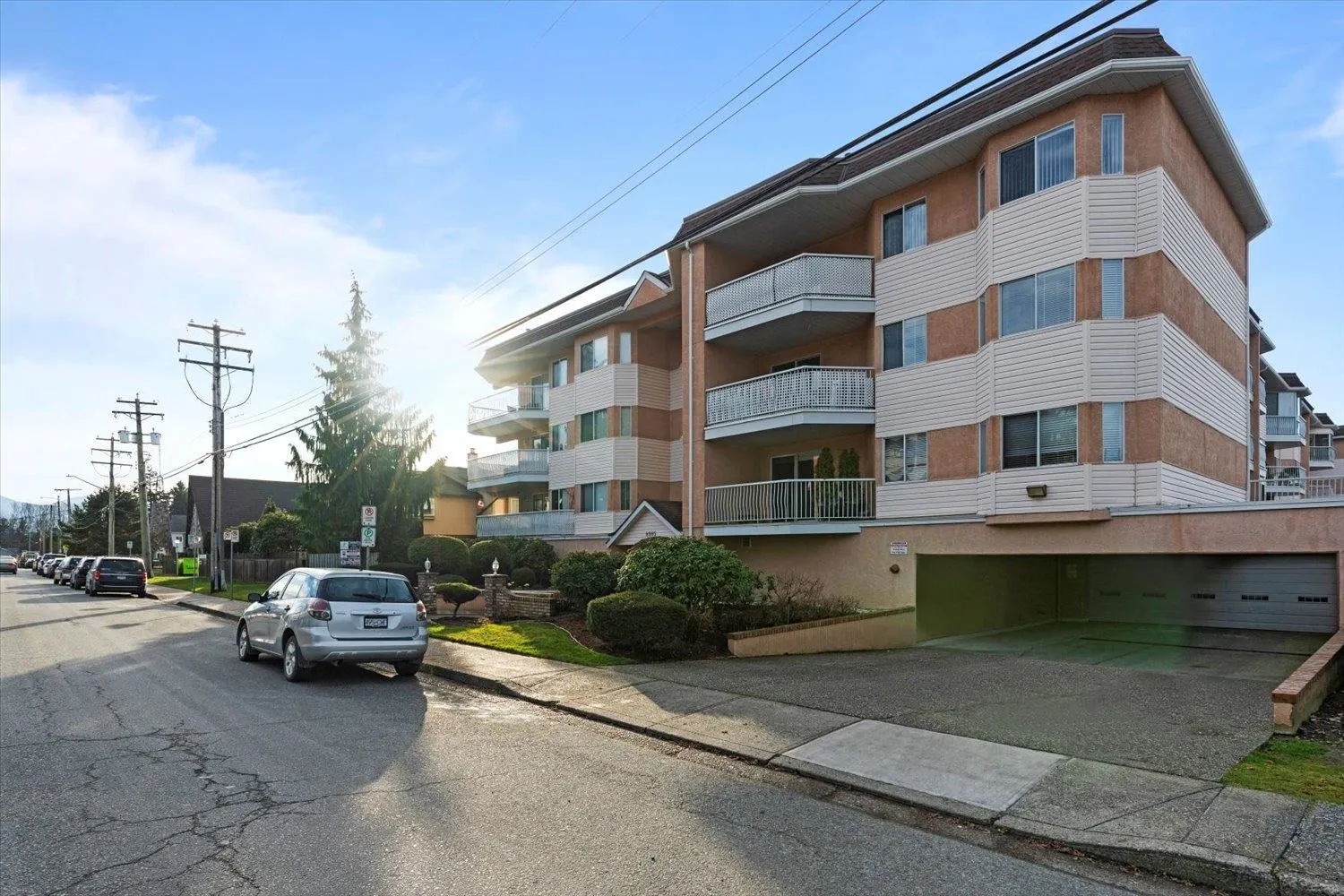 201 8985 Mary Street