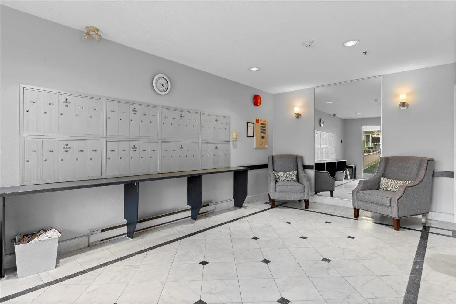 201 8985 Mary Street