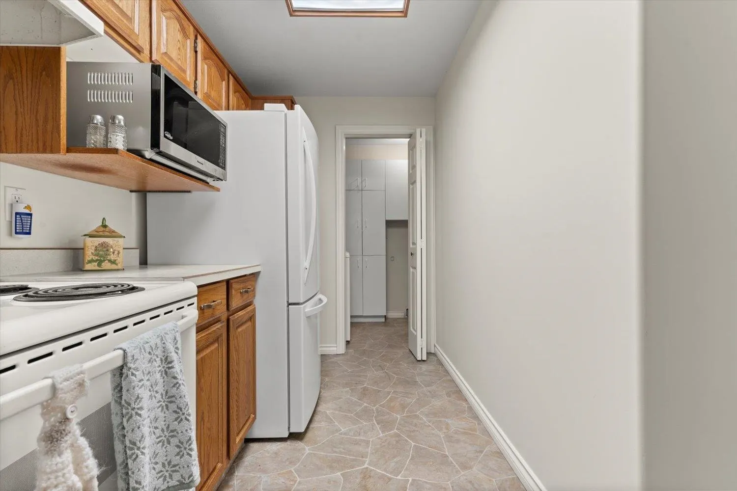 201 8985 Mary Street