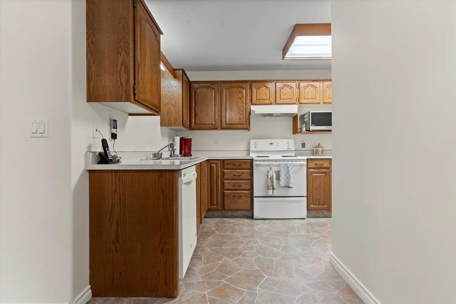 201 8985 Mary Street