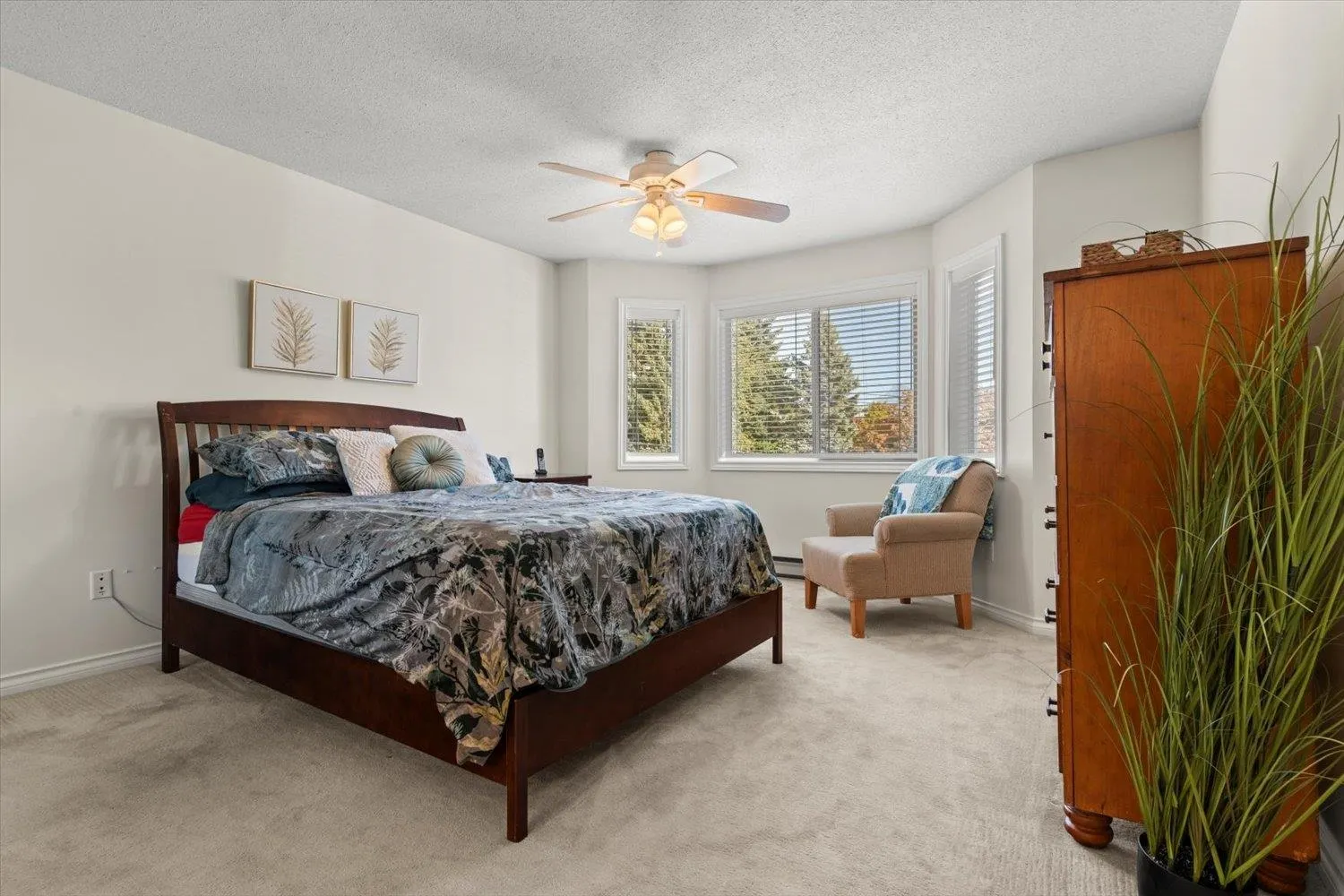 201 8985 Mary Street