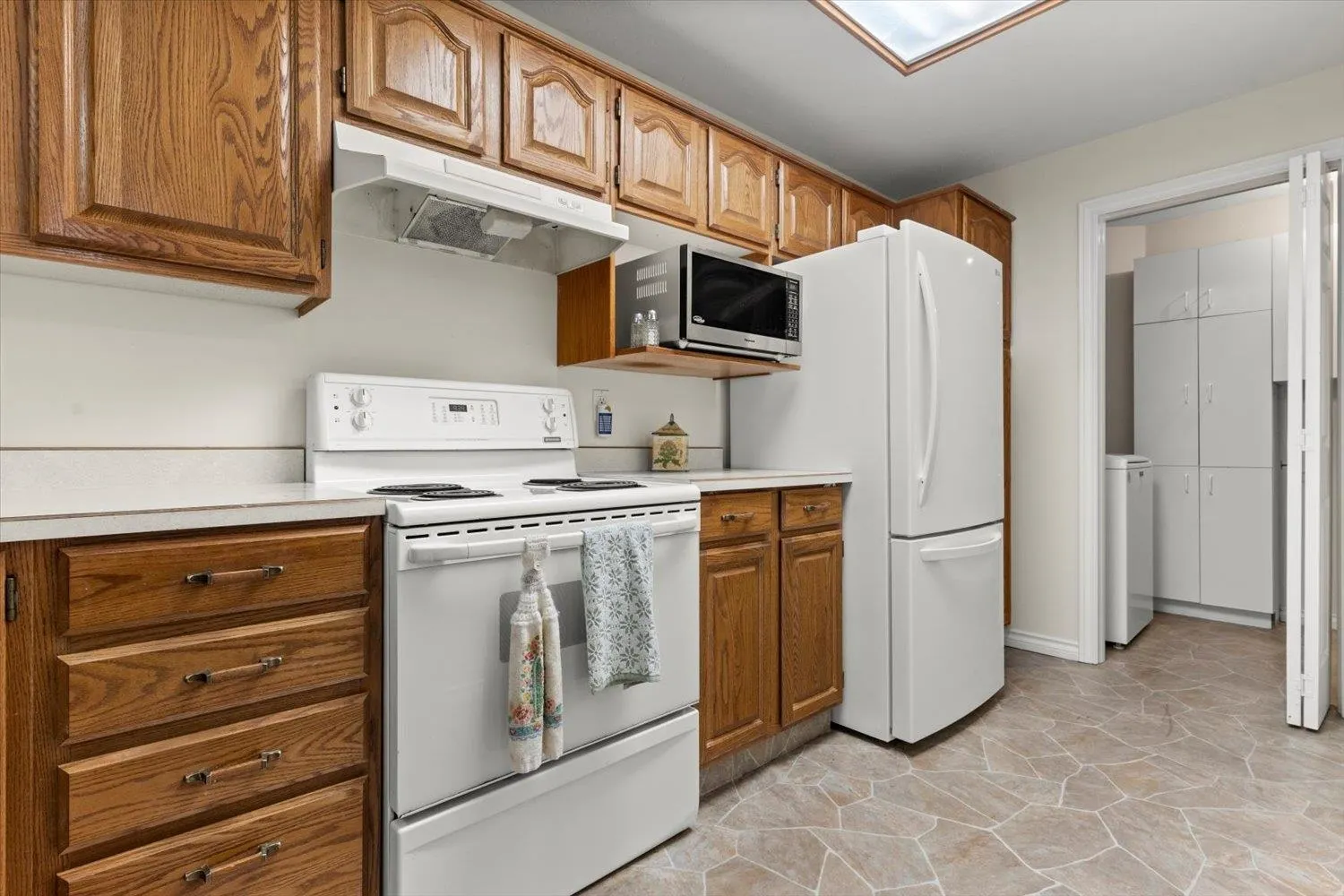 201 8985 Mary Street