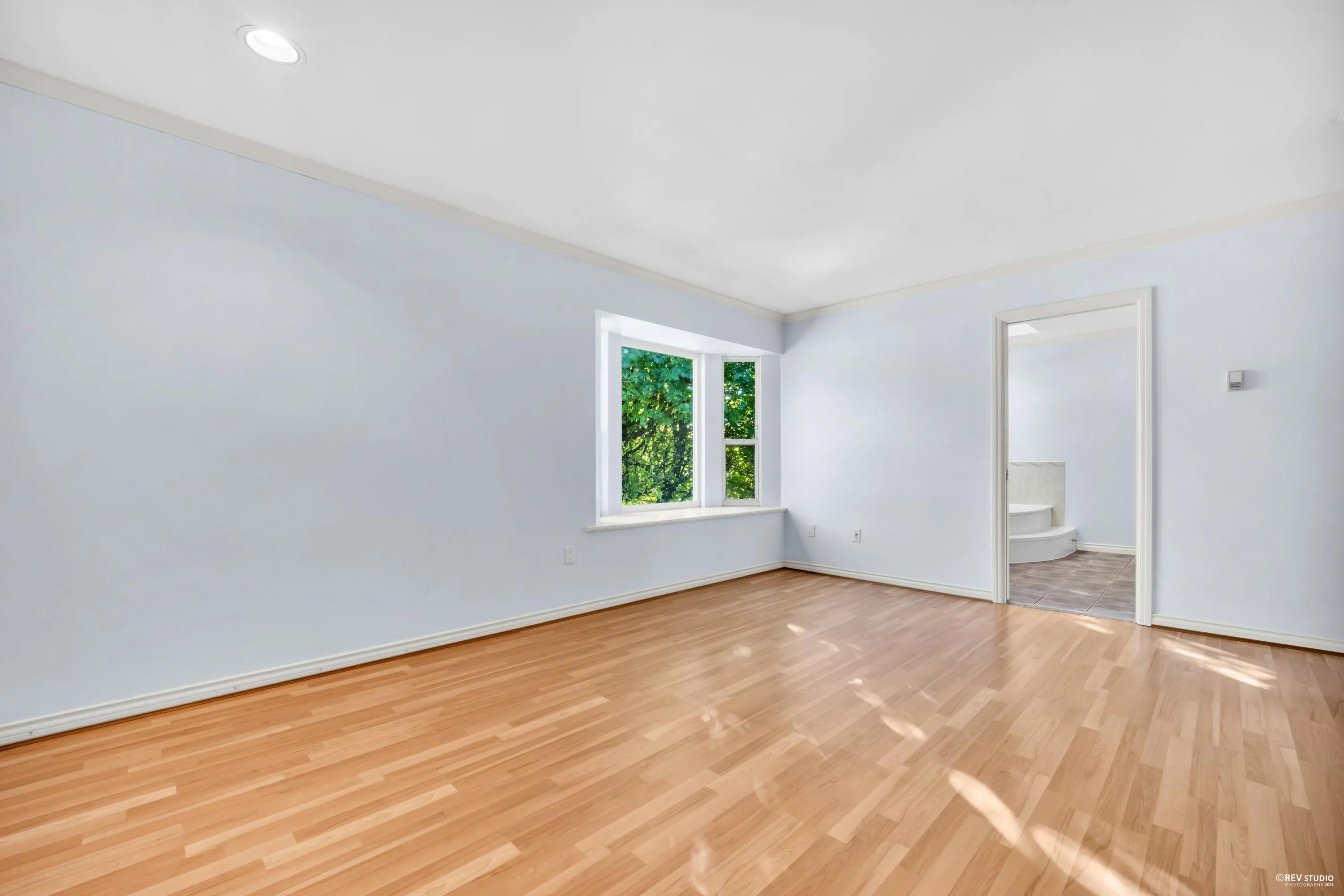 6 8151 Garden City Road