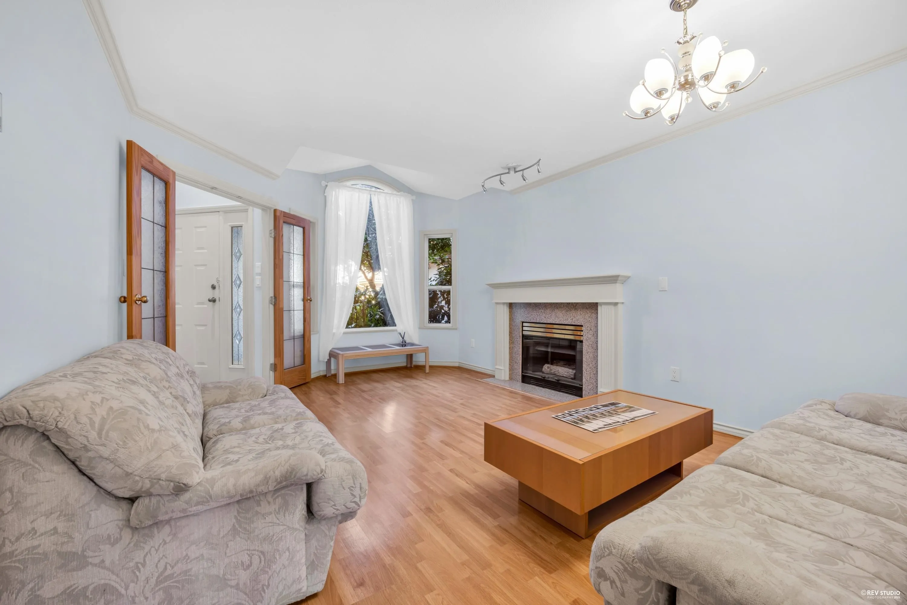 6 8151 Garden City Road