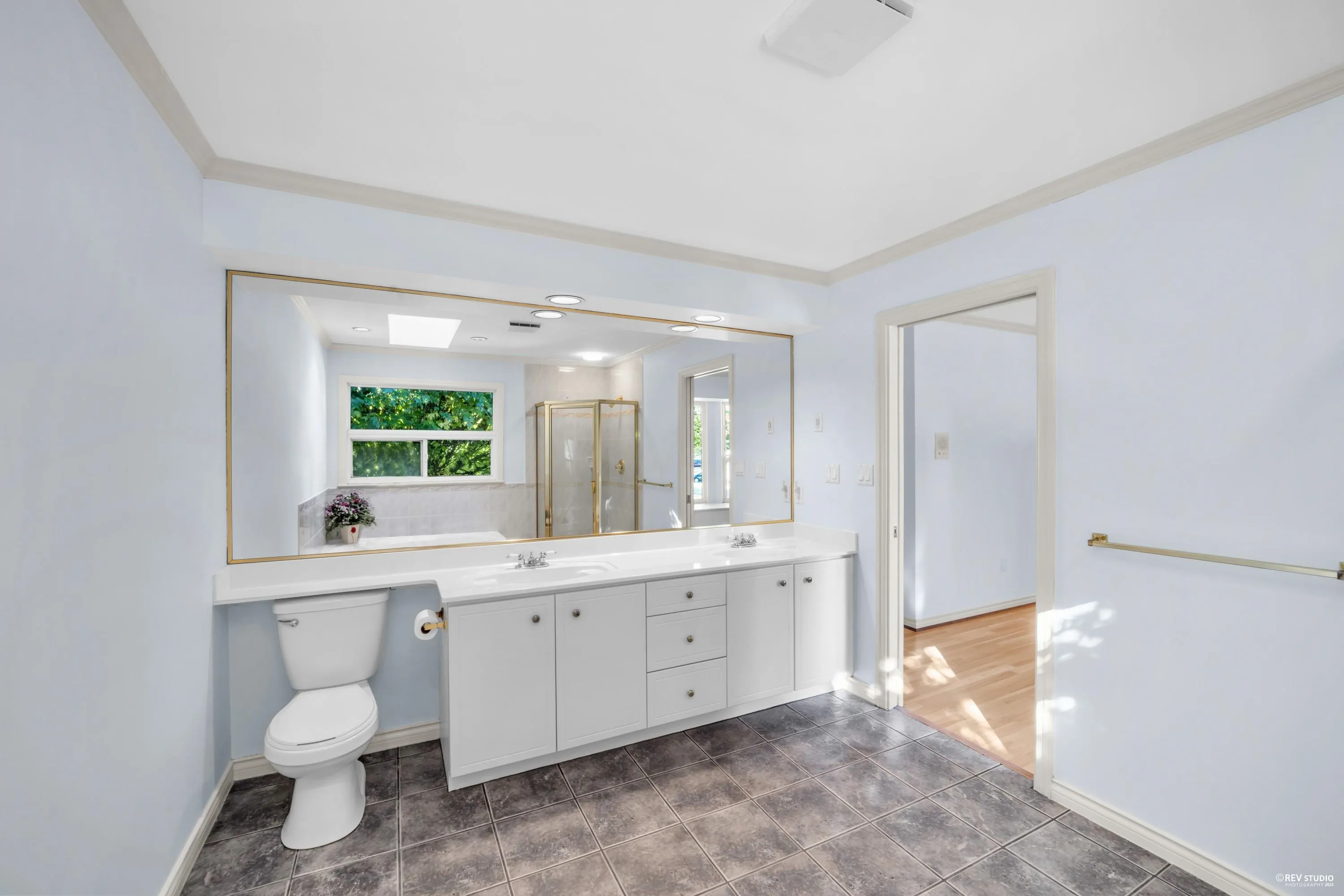 6 8151 Garden City Road