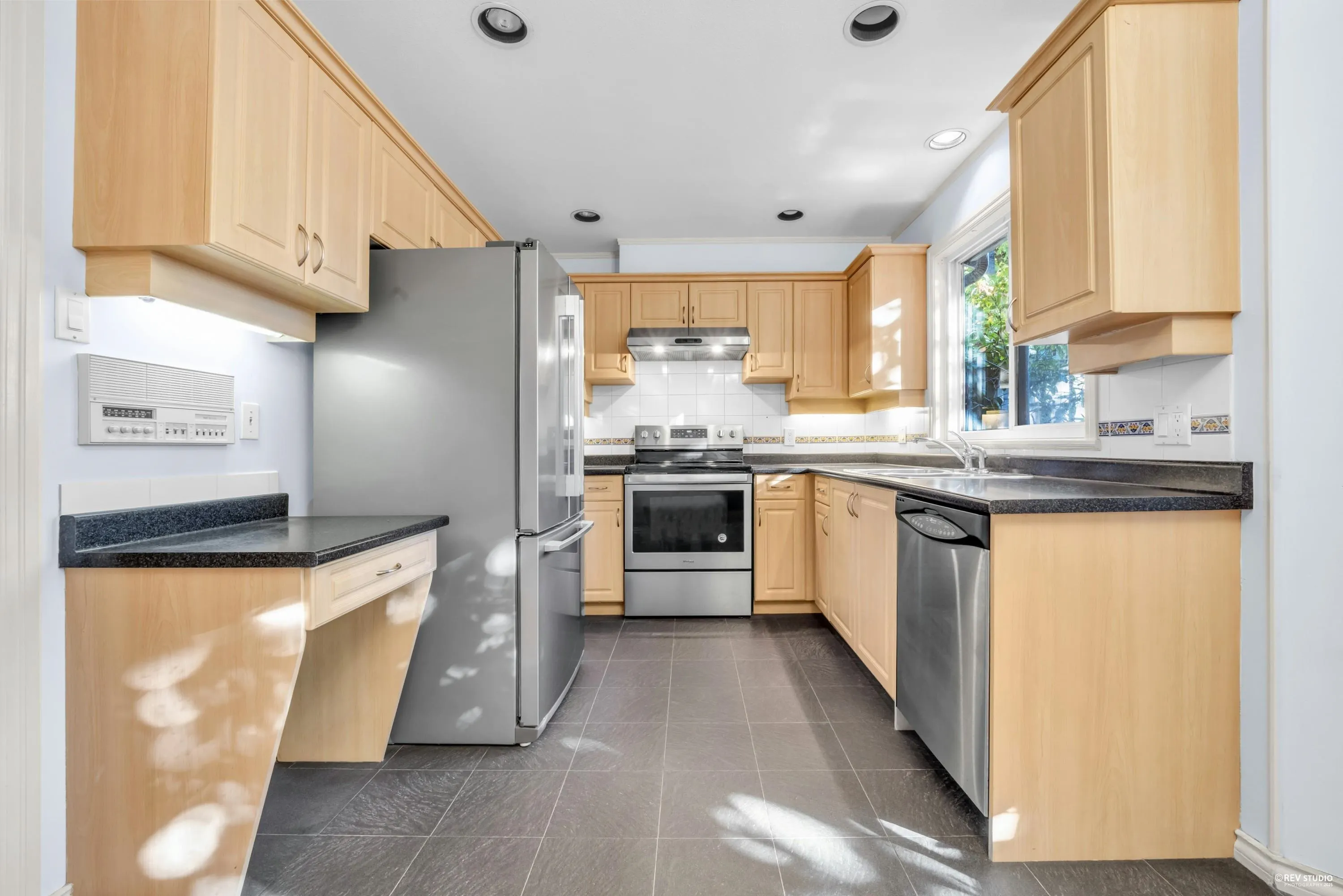6 8151 Garden City Road