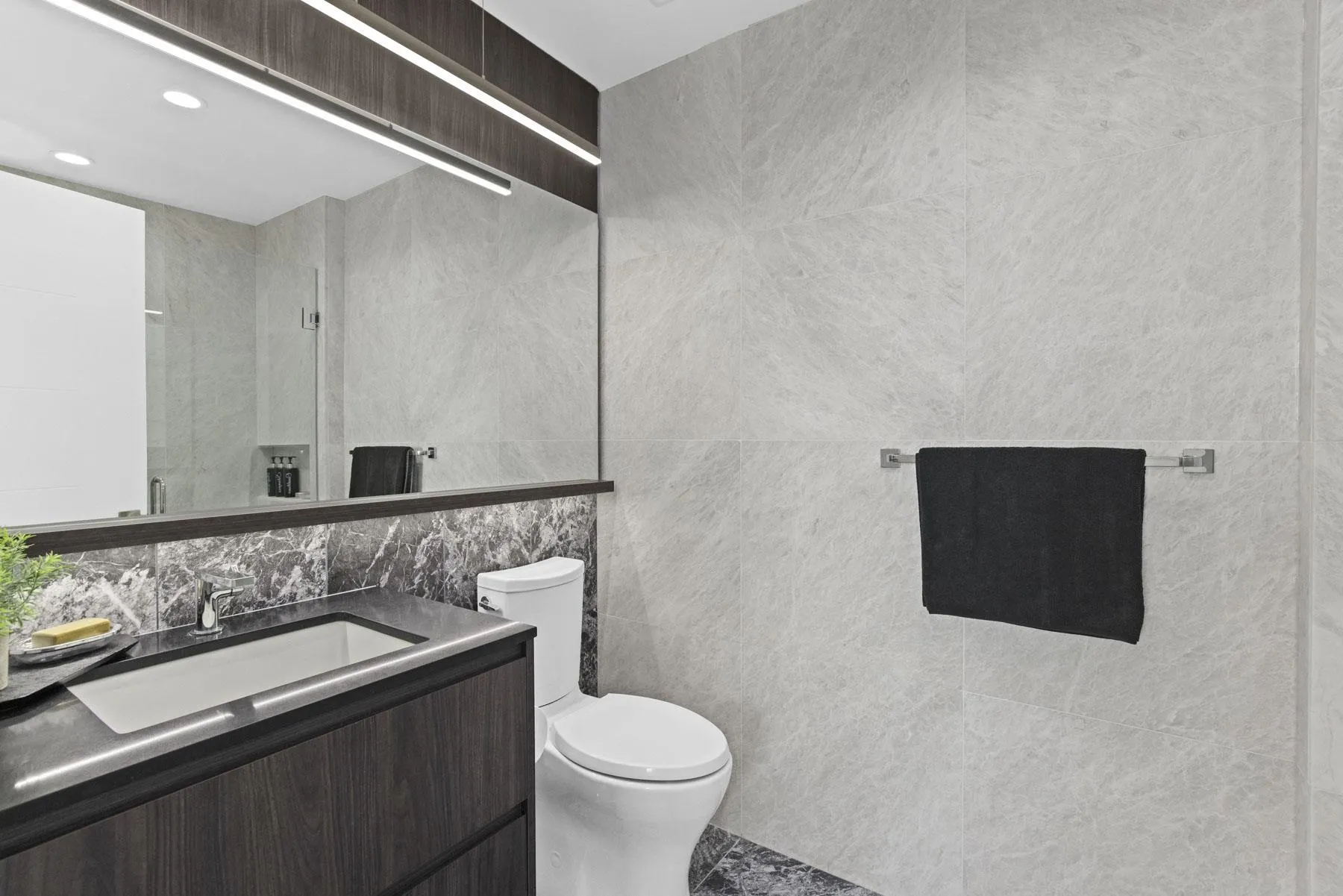 2504 6511 Sussex Avenue