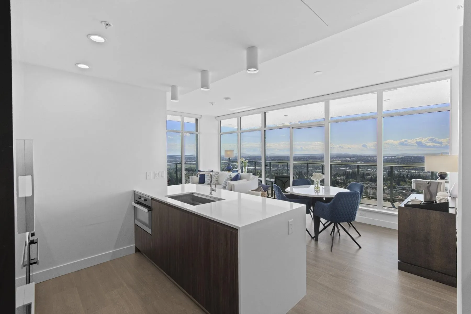 2504 6511 Sussex Avenue