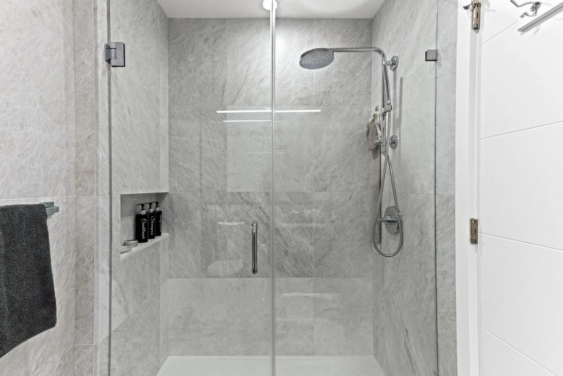 2504 6511 Sussex Avenue