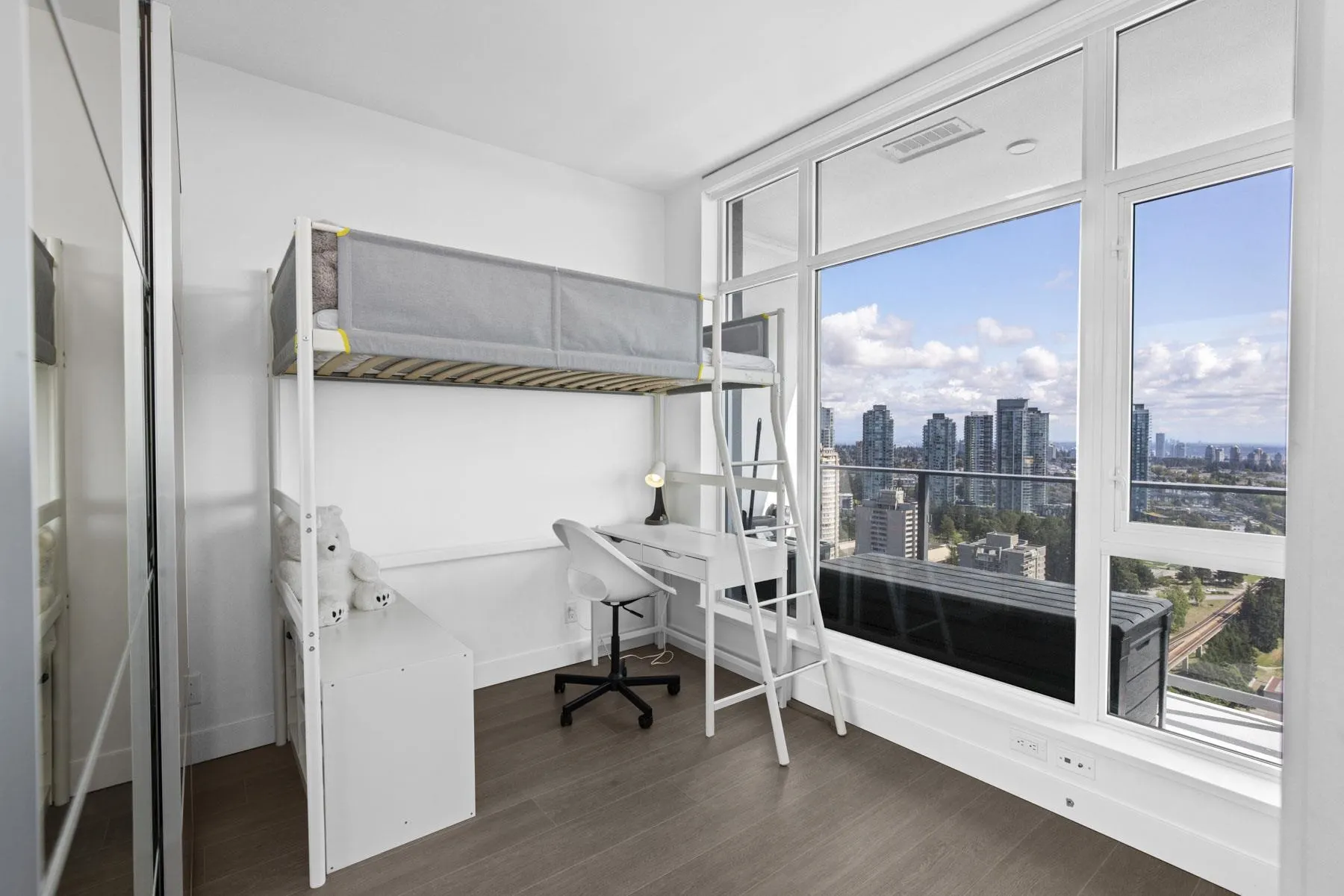 2504 6511 Sussex Avenue