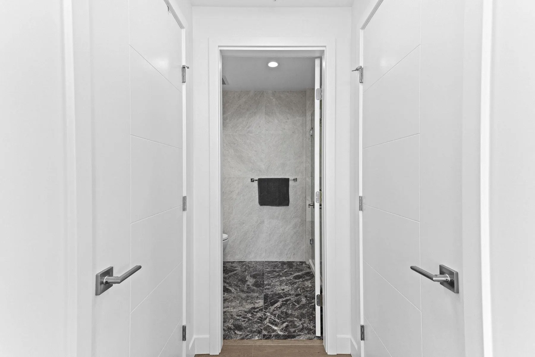 2504 6511 Sussex Avenue