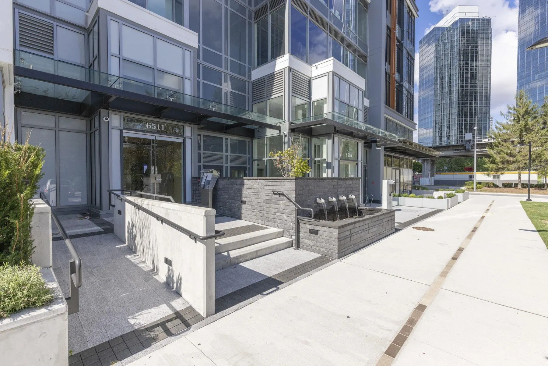 2504 6511 Sussex Avenue