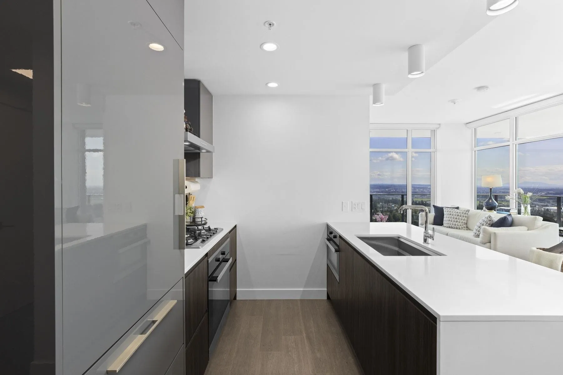 2504 6511 Sussex Avenue