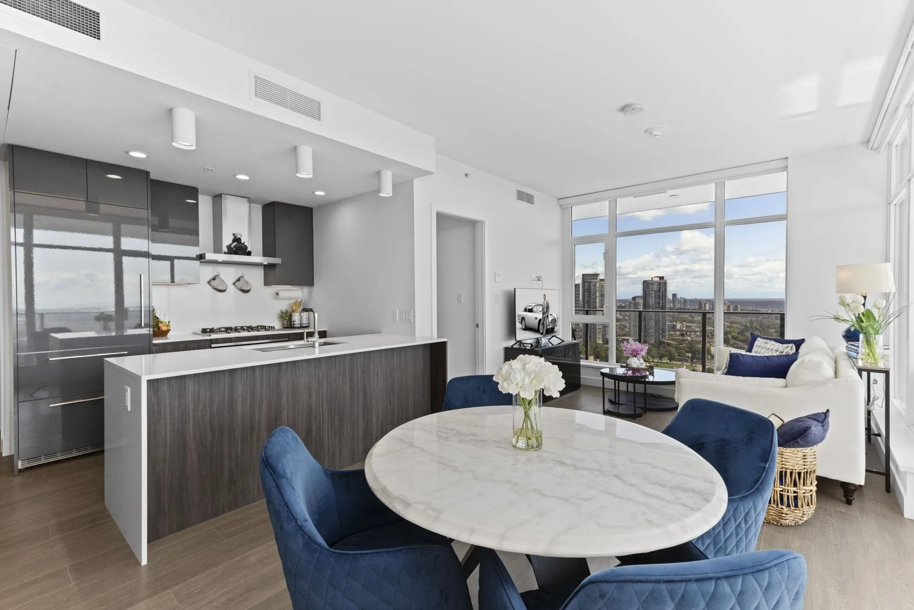 2504 6511 Sussex Avenue