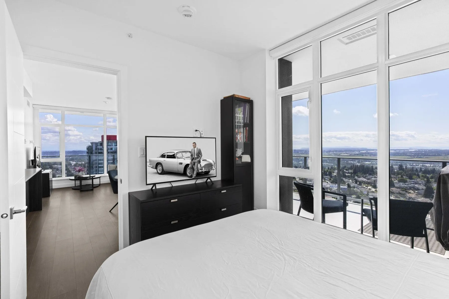 2504 6511 Sussex Avenue