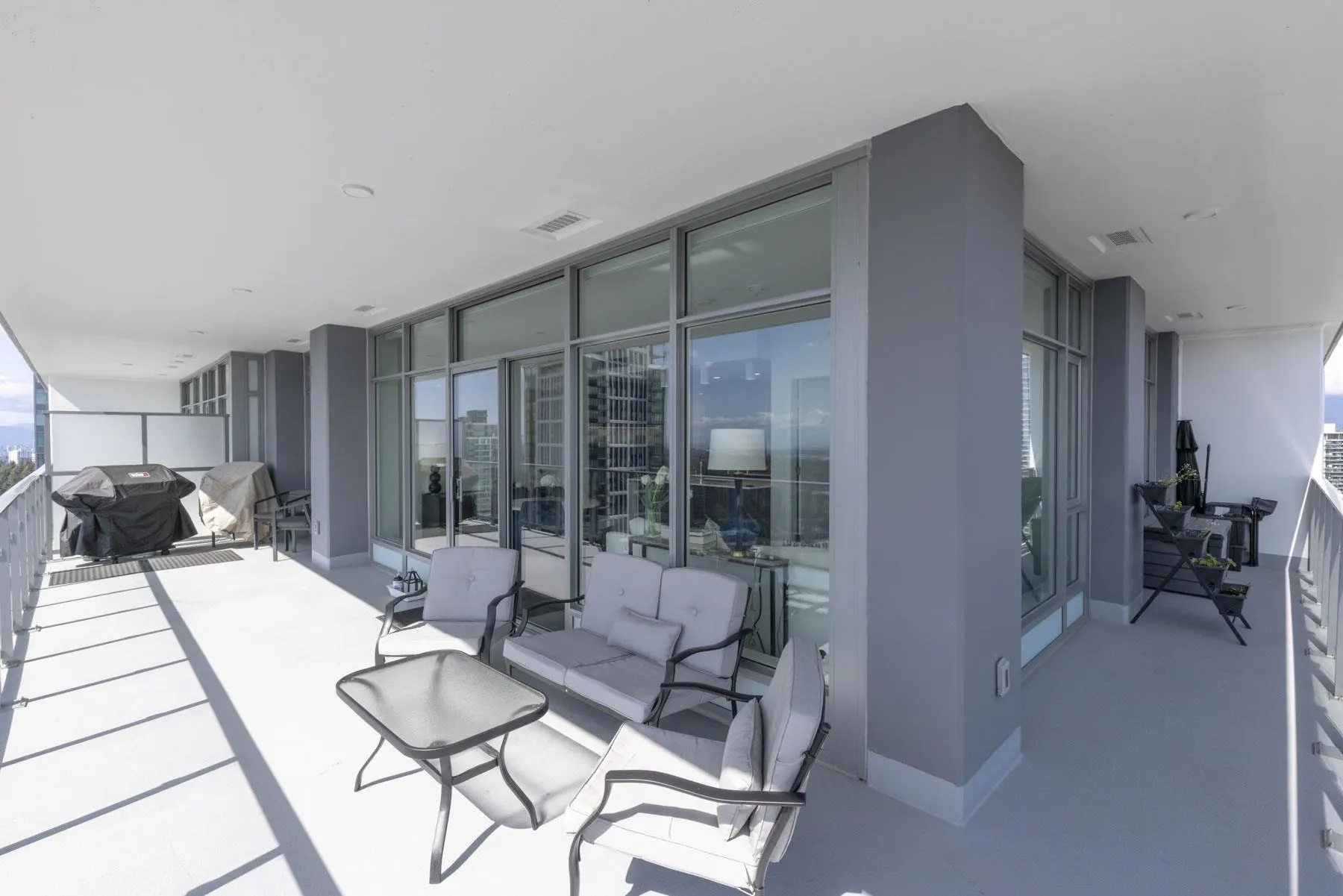 2504 6511 Sussex Avenue