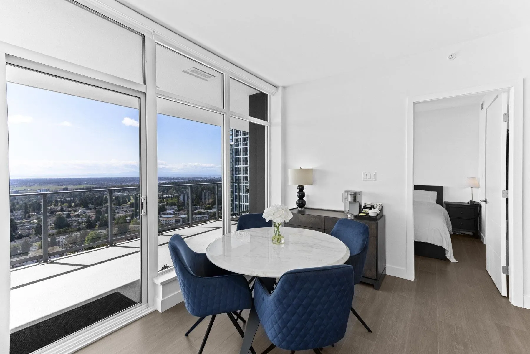 2504 6511 Sussex Avenue