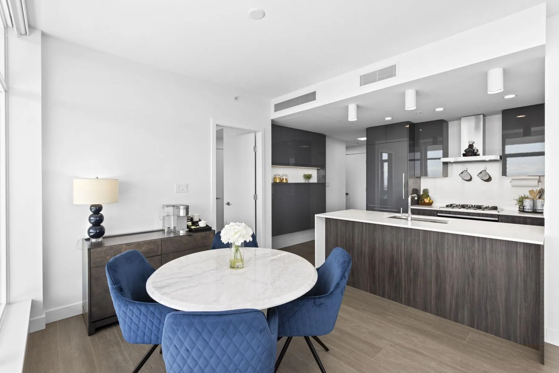 2504 6511 Sussex Avenue