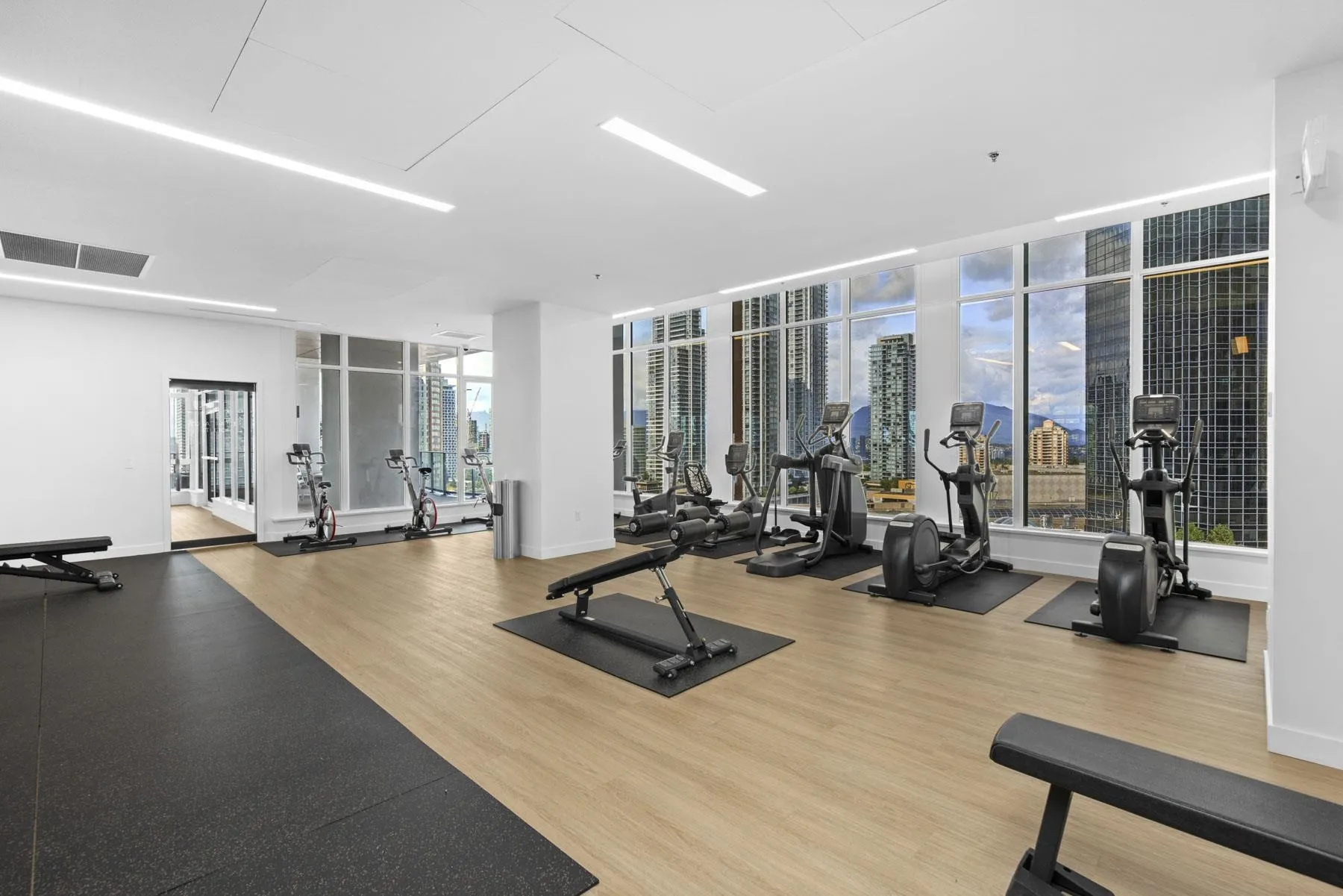 2504 6511 Sussex Avenue