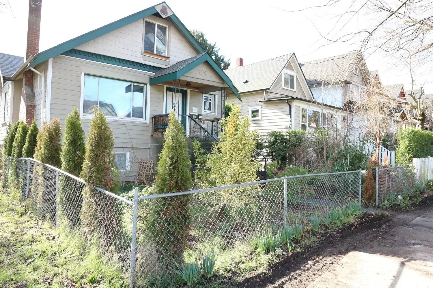 Top 796 E 12 Street