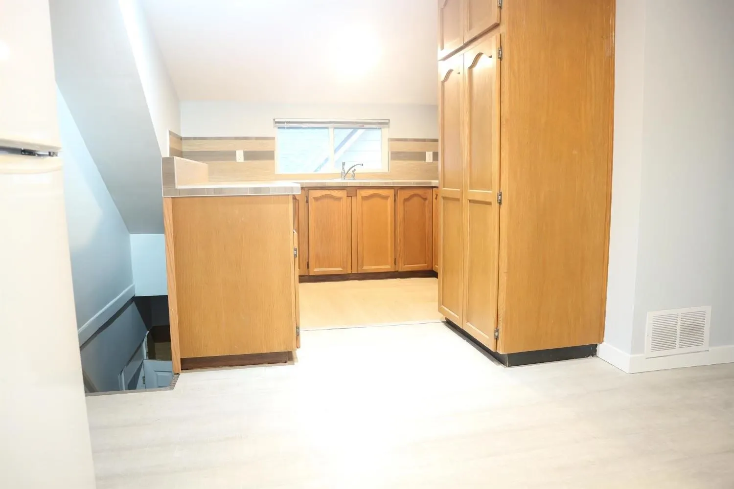 Top 796 E 12 Street