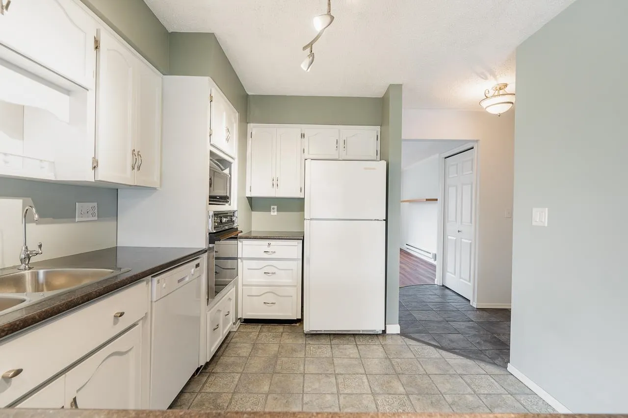 41 32959 George Ferguson Way