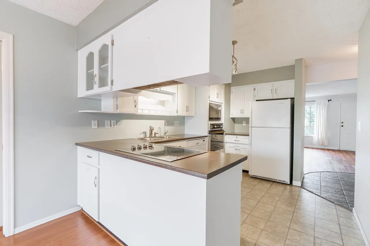 41 32959 George Ferguson Way