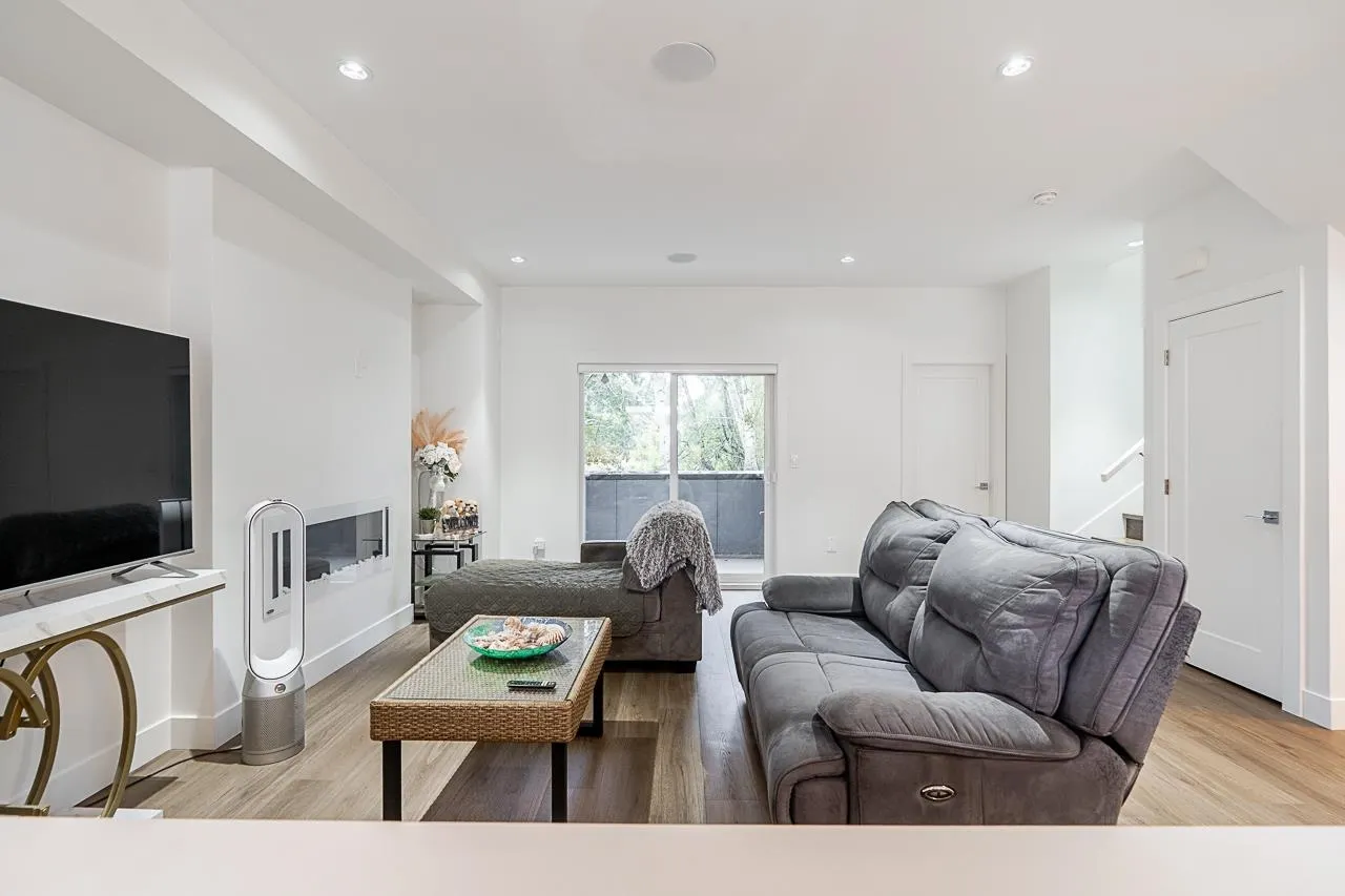 31 1670 160 Street