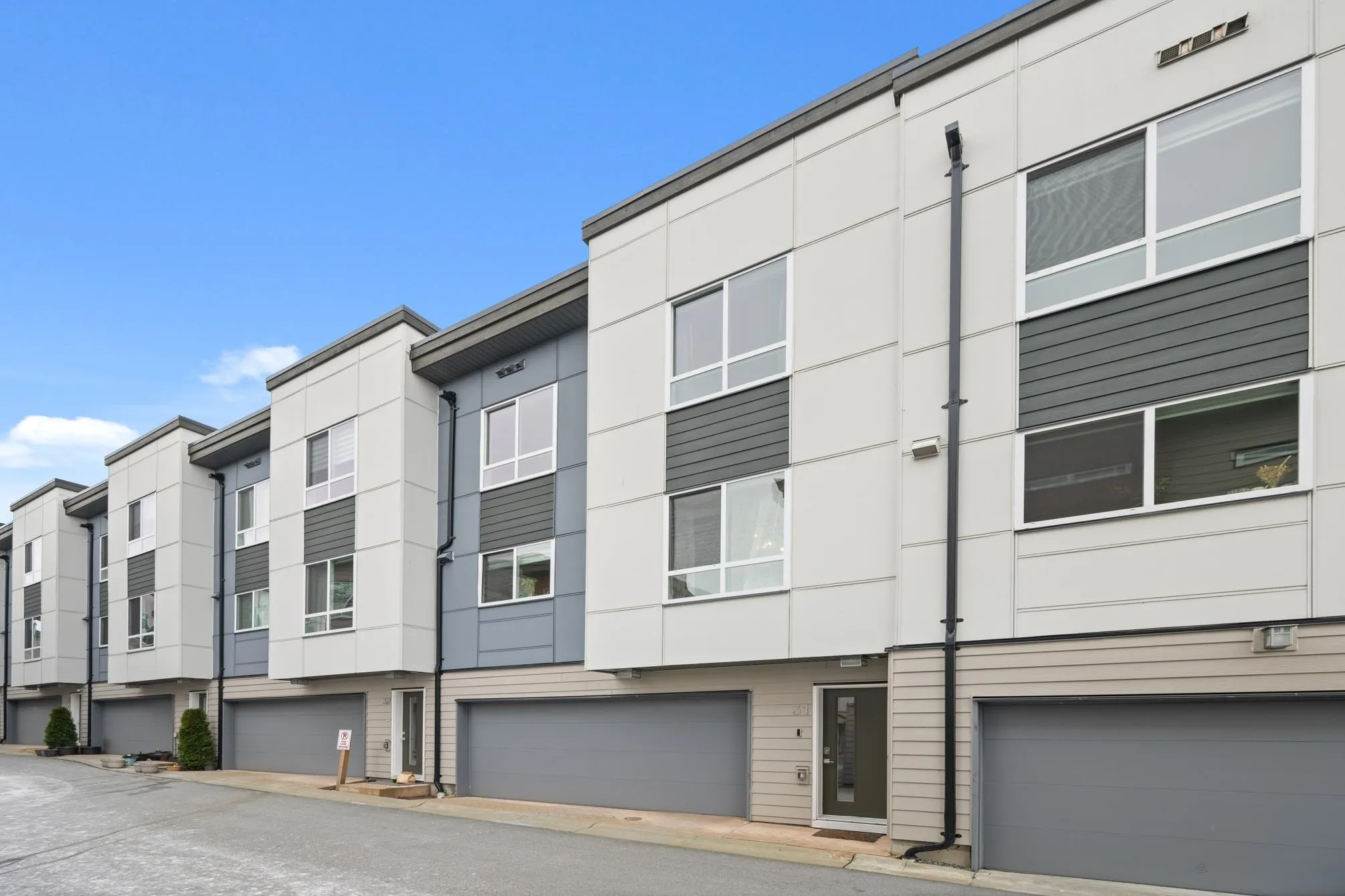 31 1670 160 Street