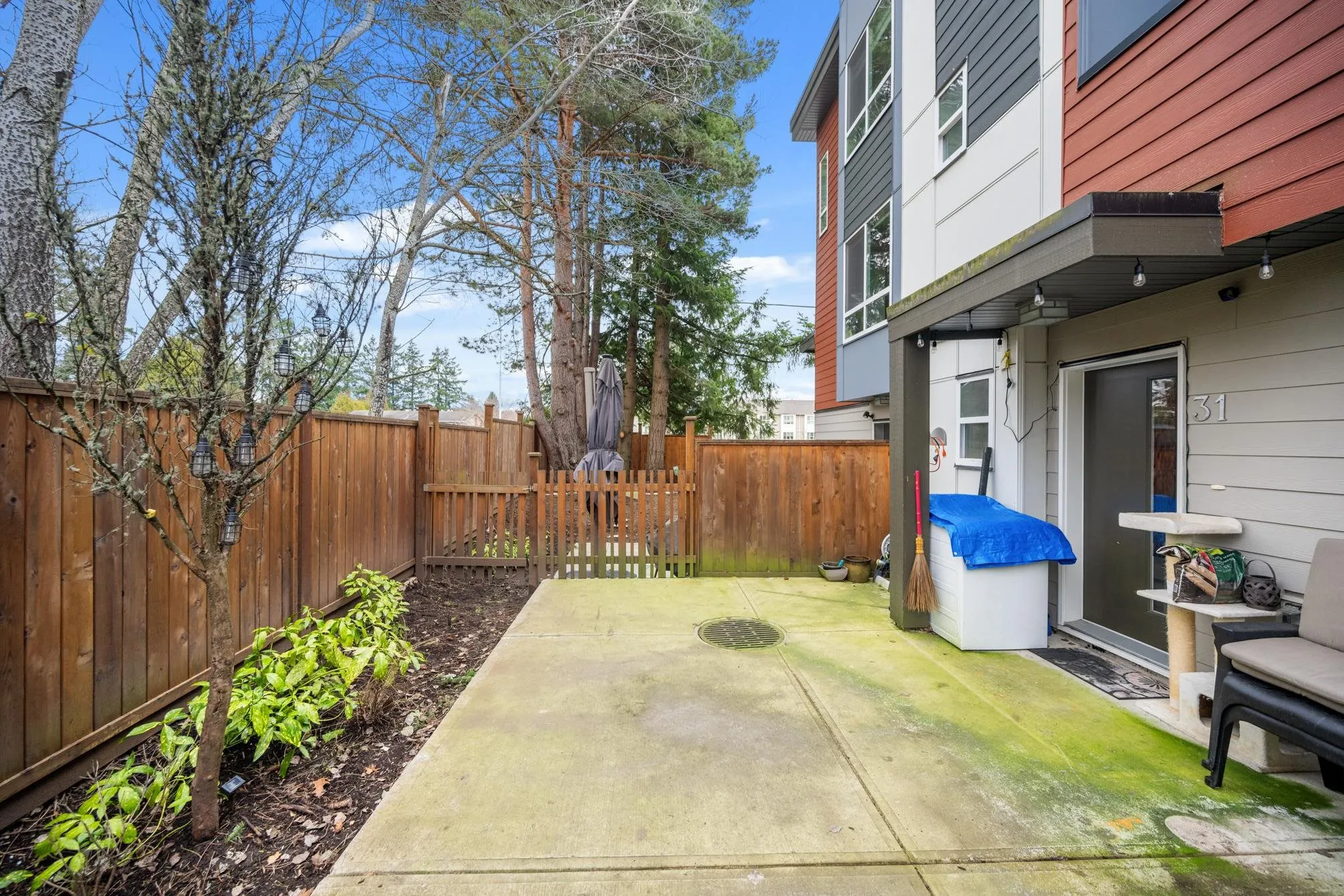 31 1670 160 Street