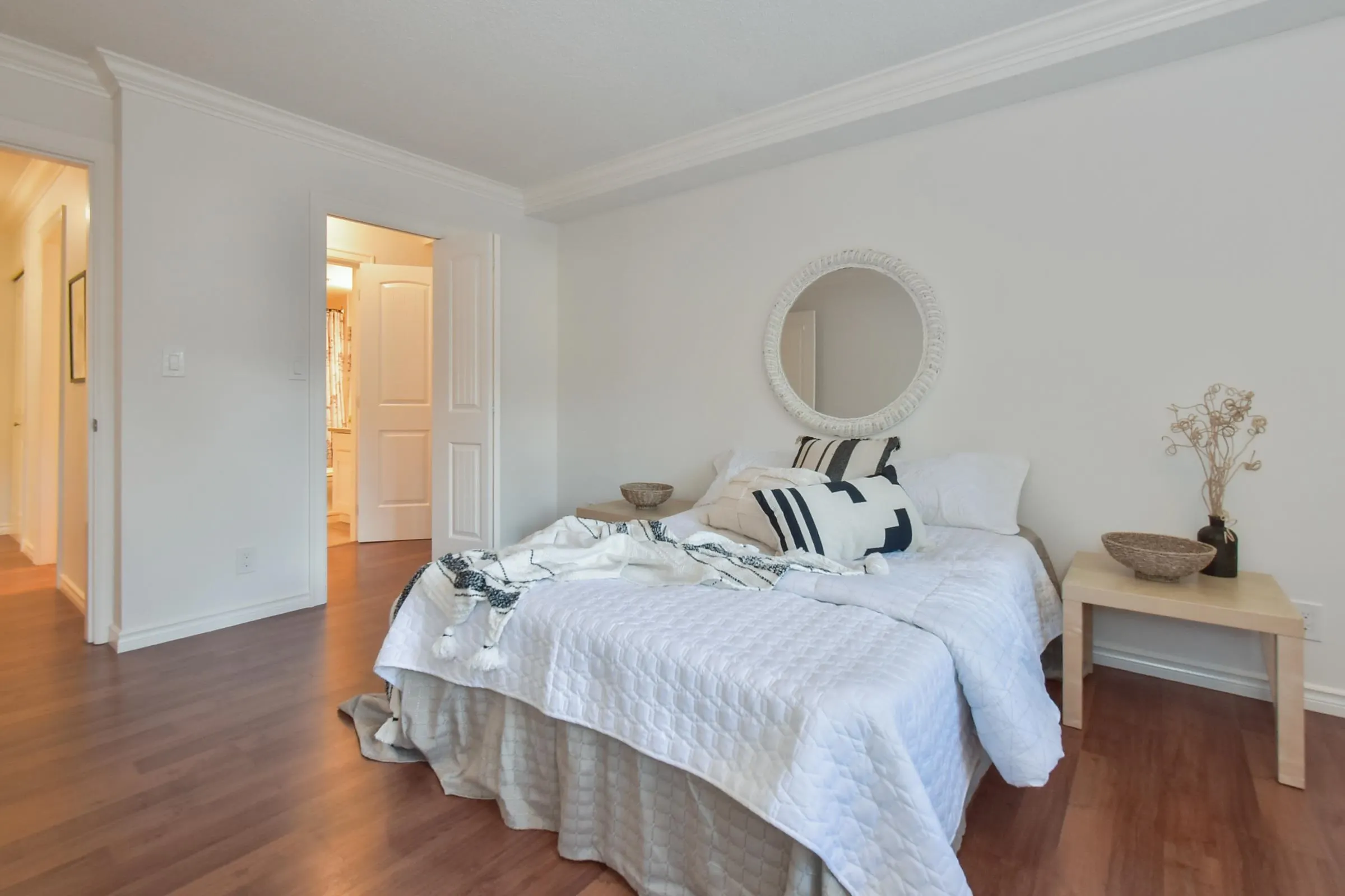 113 1740 Southmere Crescent