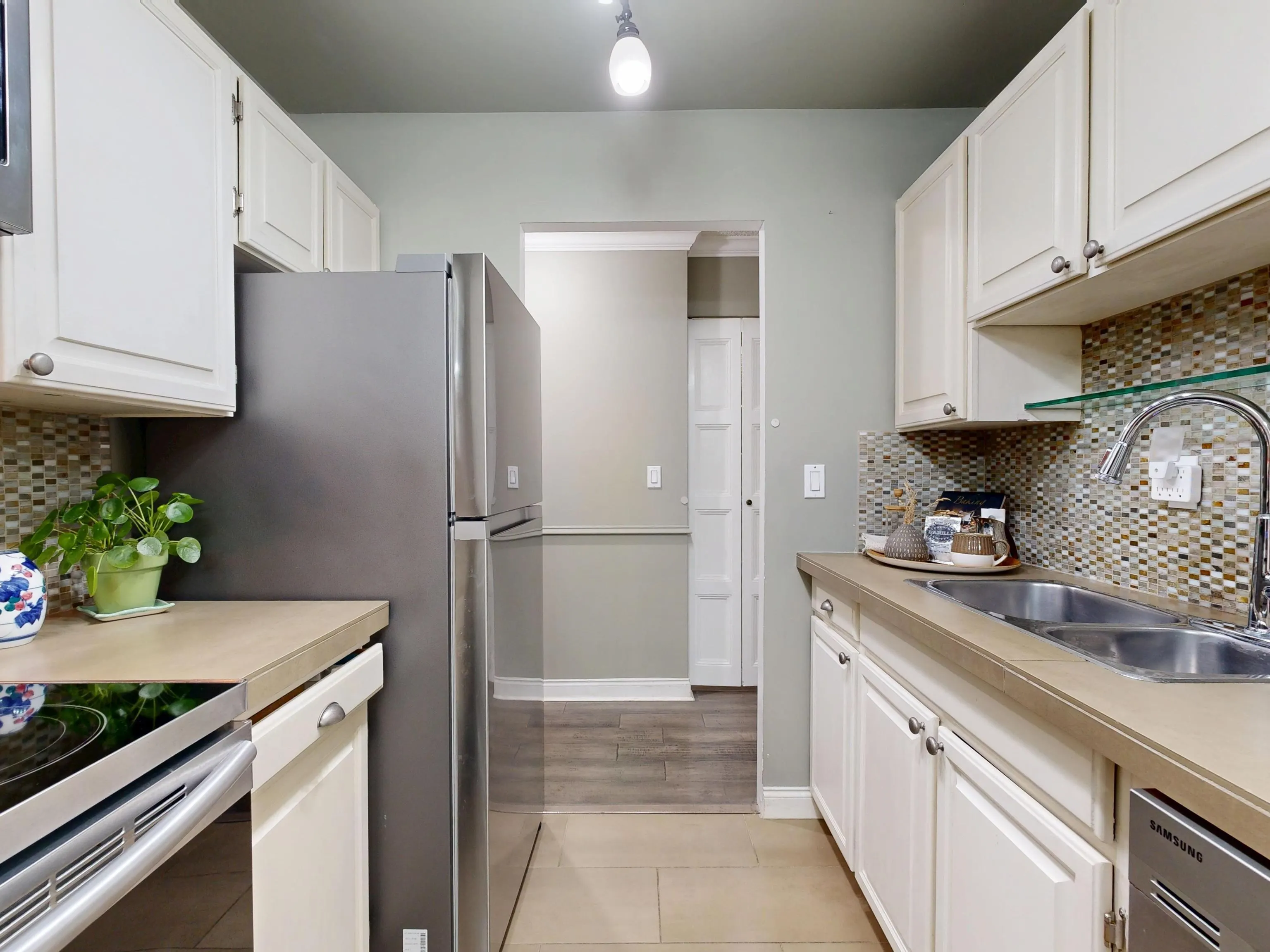 510 1405 W 15th Avenue