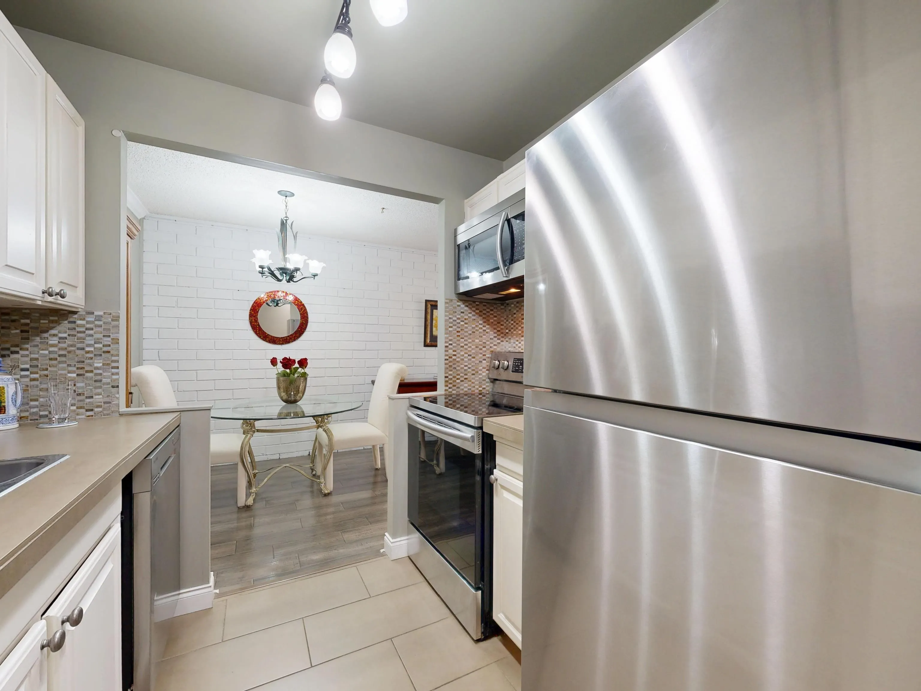 510 1405 W 15th Avenue