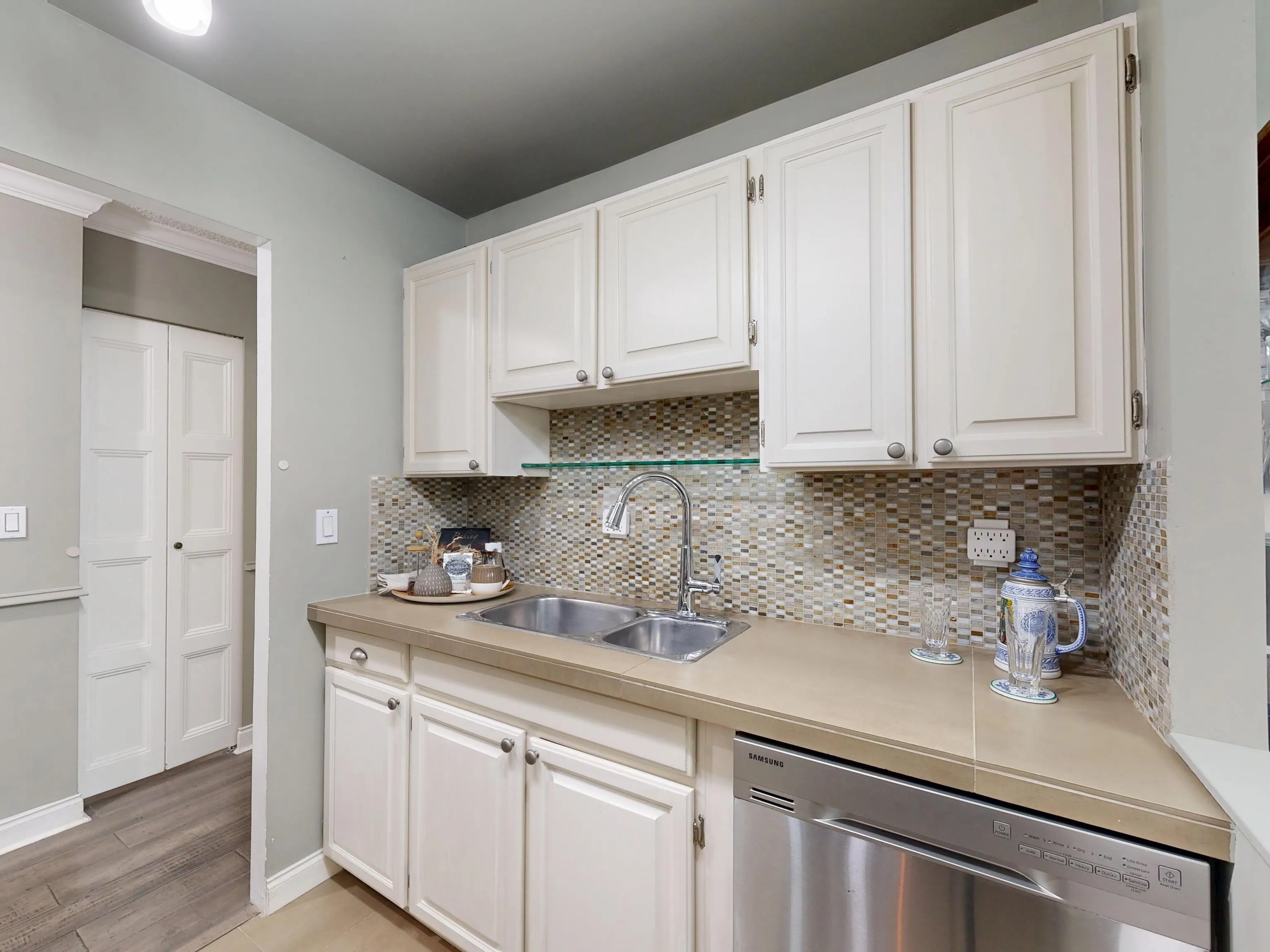 510 1405 W 15th Avenue