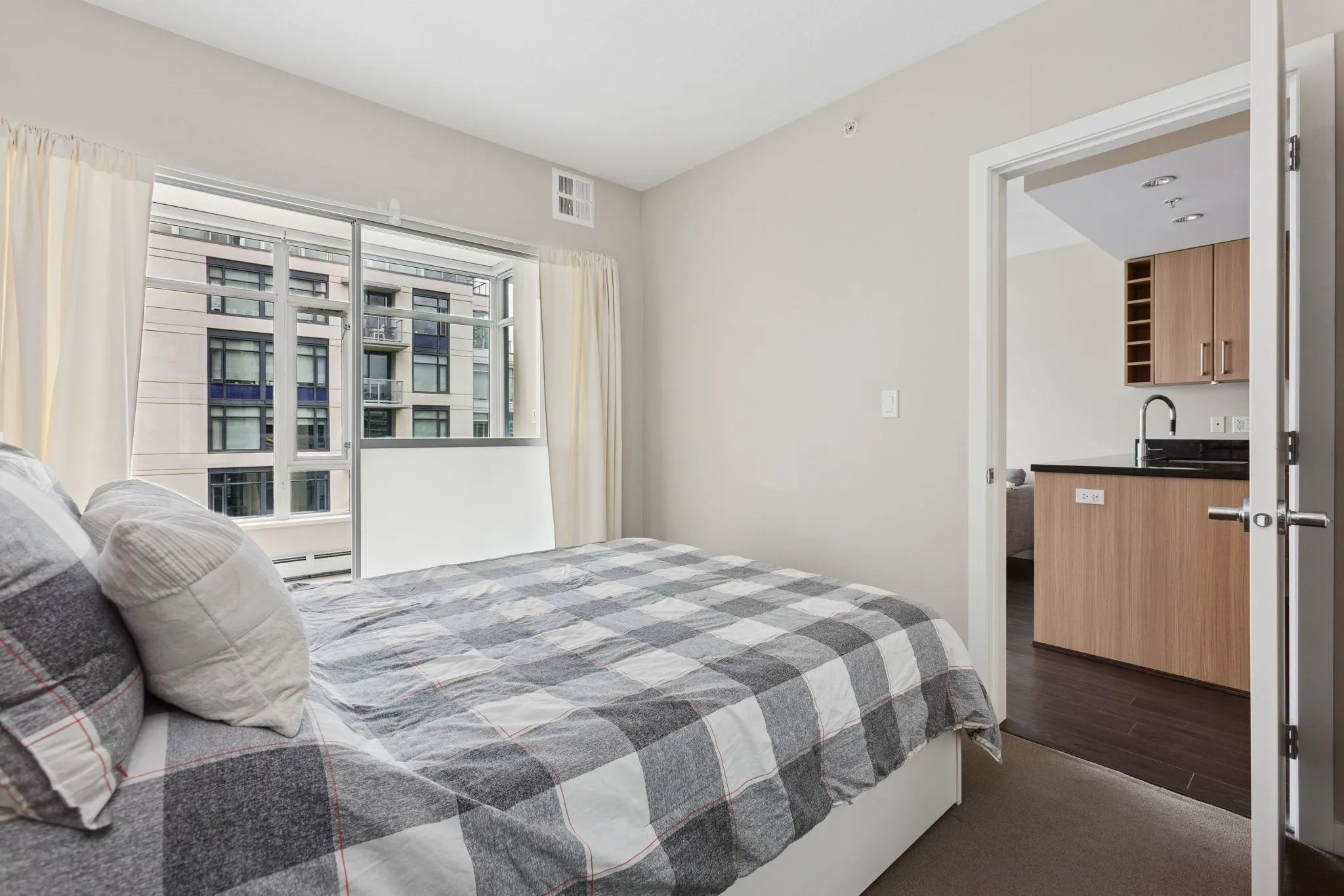 1001 108 W 1st Avenue