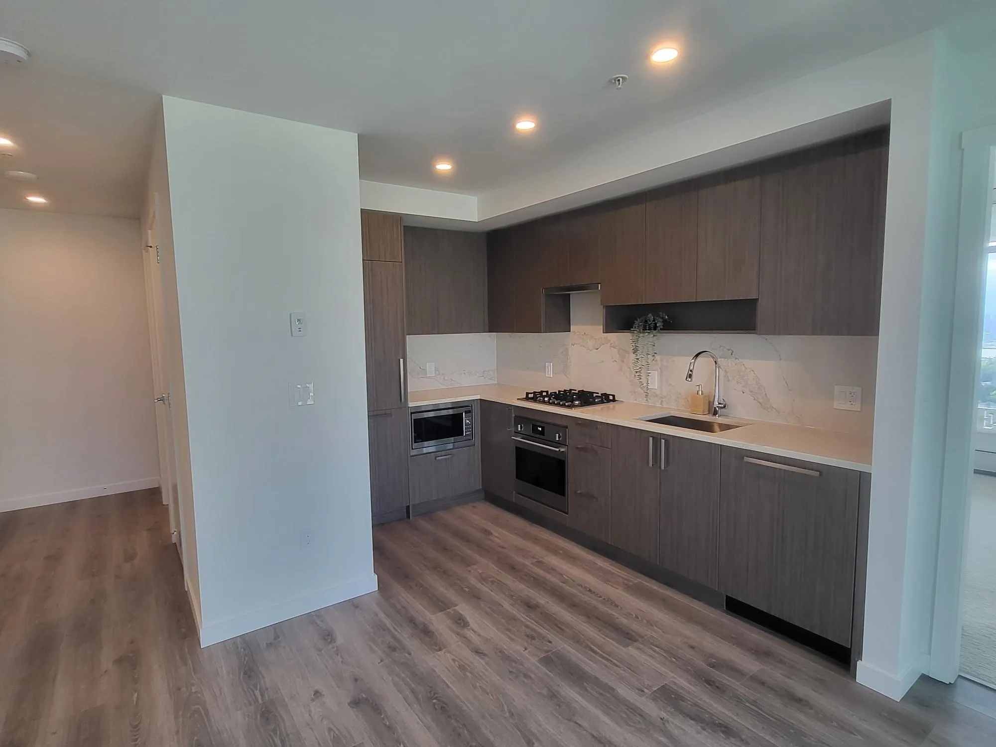 3305 13350 Central Avenue