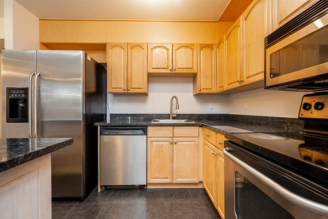 406 3755 Bartlett Court